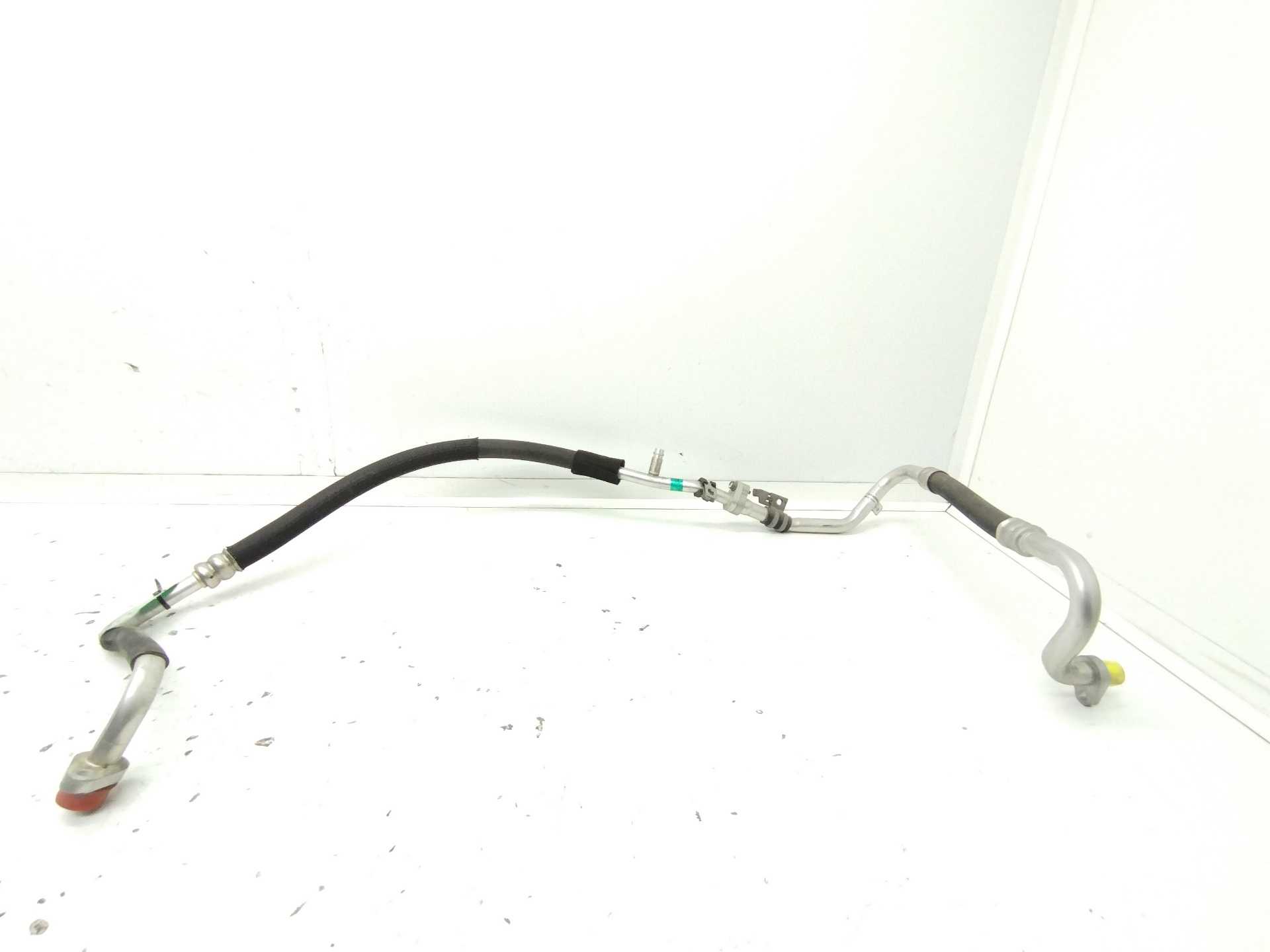 Recambio de tubos aire acondicionado para renault clio iv zen referencia OEM IAM 924803929R  