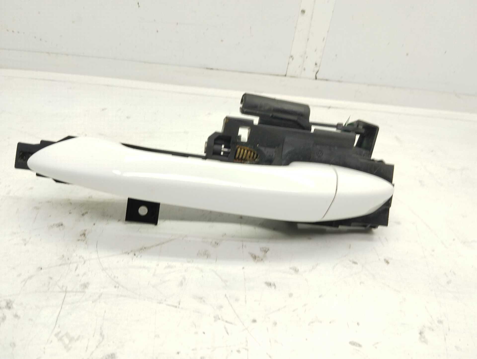 Recambio de maneta exterior delantera izquierda para hyundai tucson (nx) klass 2wd referencia OEM IAM  826A1N7000 