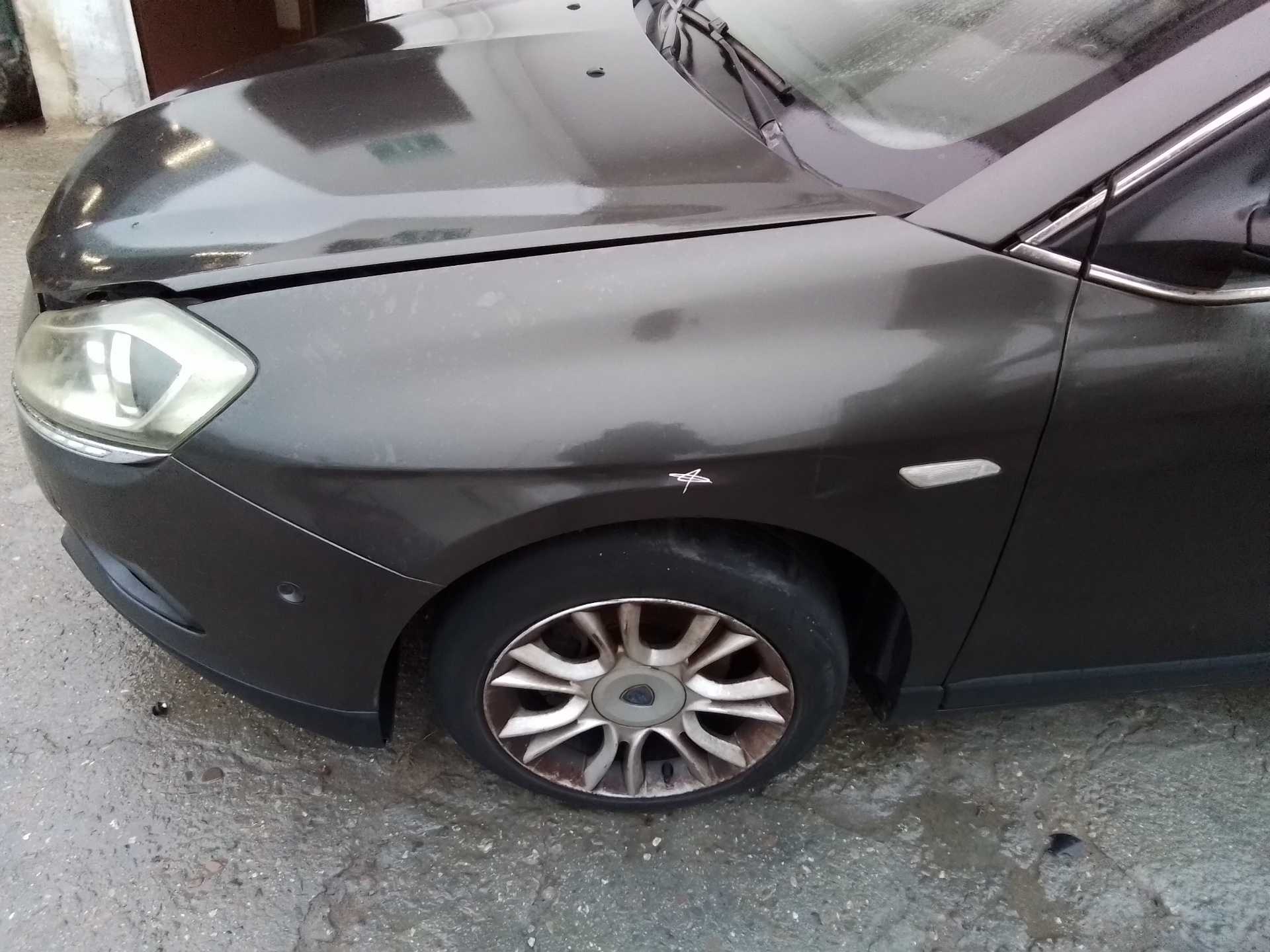 Recambio de aleta delantera izquierda para lancia delta (181) argento referencia OEM IAM   