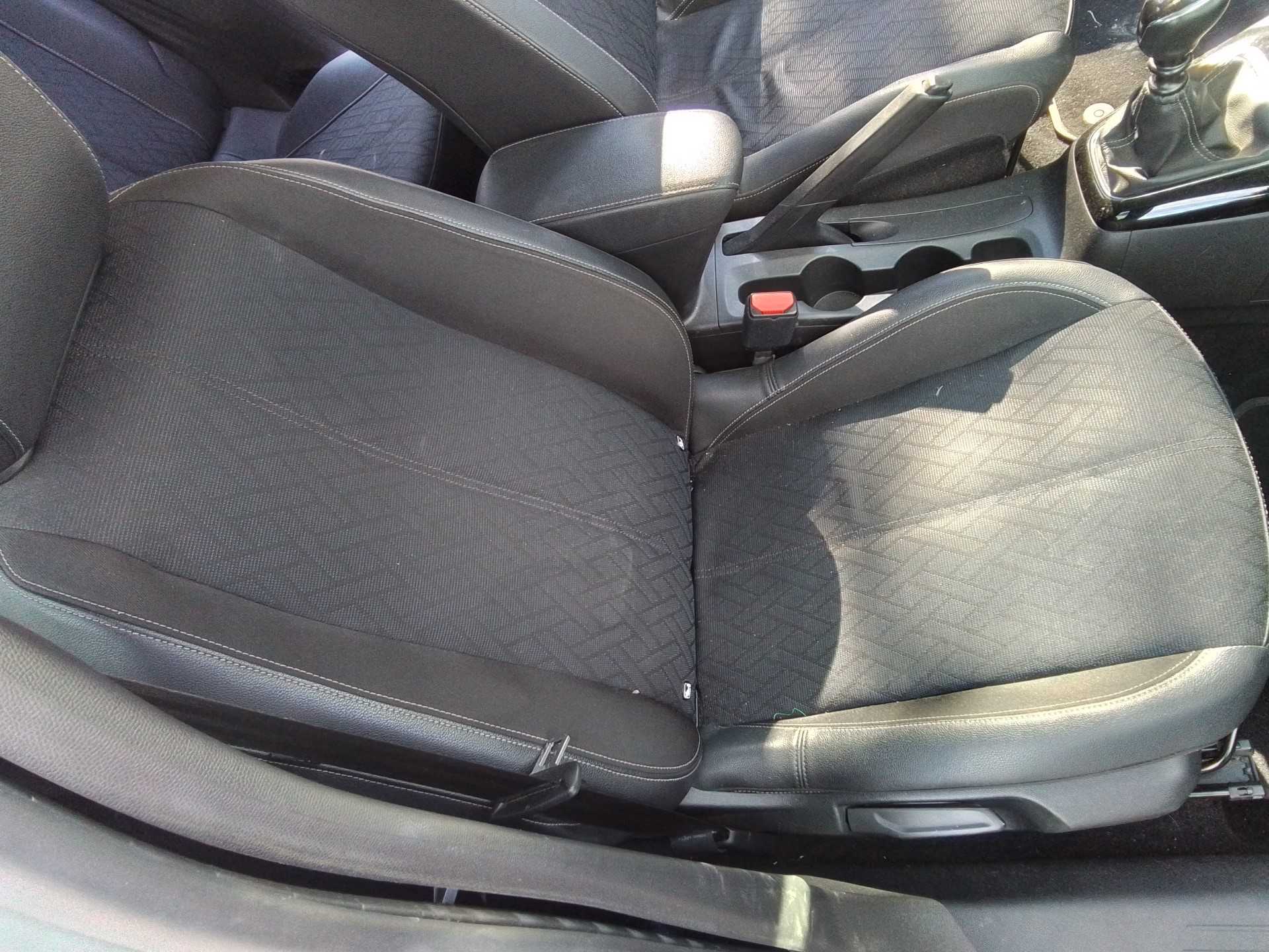 Recambio de asiento delantero derecho para opel corsa f edition referencia OEM IAM   