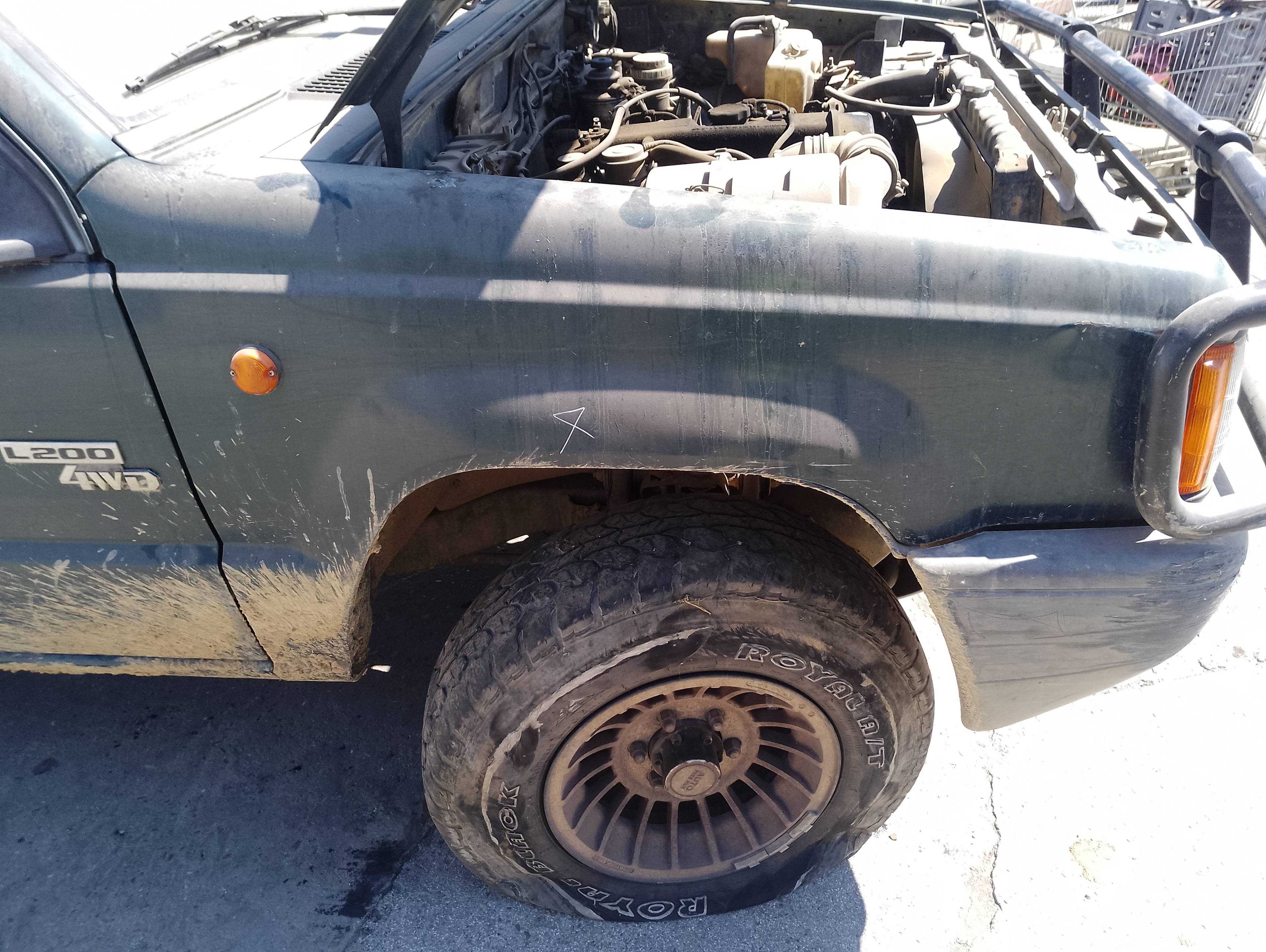 Recambio de aleta delantera derecha para mitsubishi l 200 (k34t) 2500 td referencia OEM IAM   