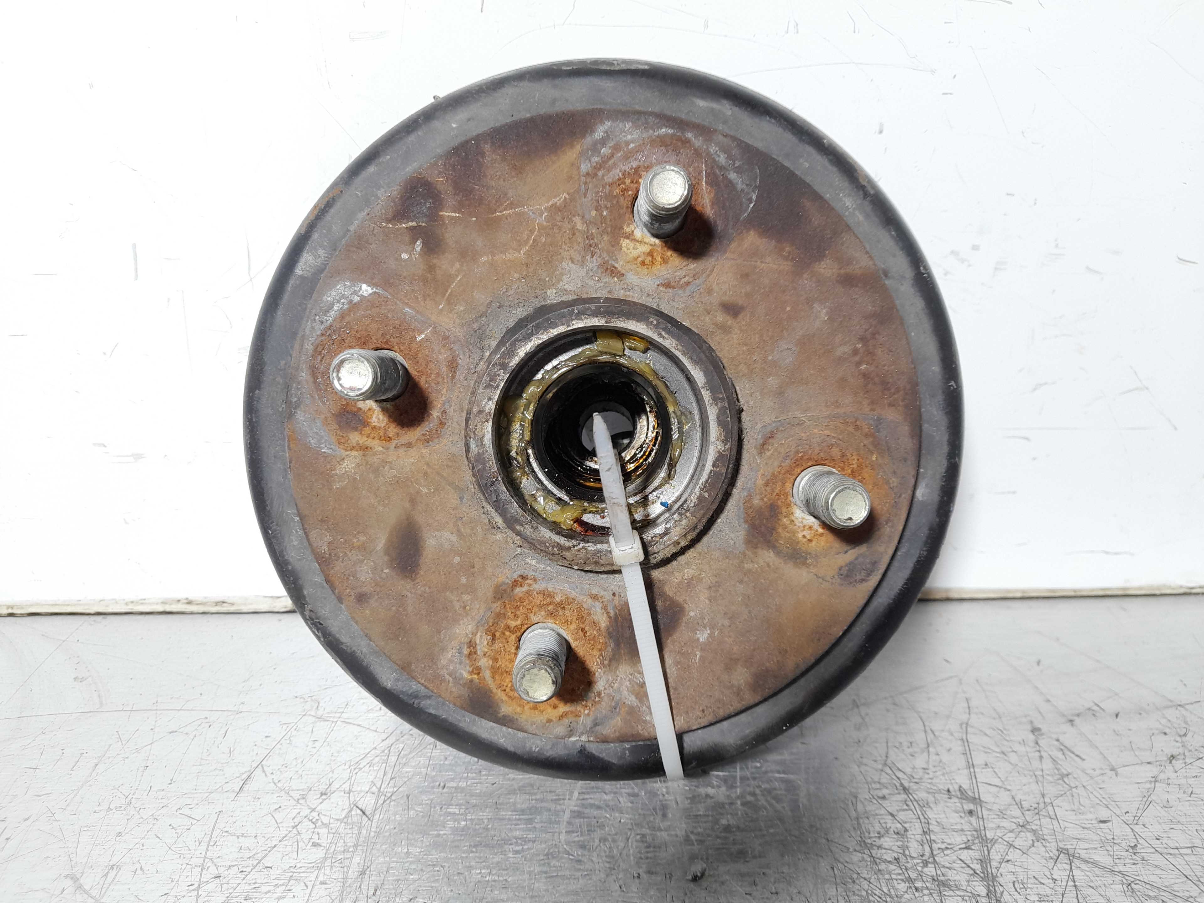 Recambio de buje trasero izquierdo para hyundai atos prime (mx) 1.0 cat referencia OEM IAM  5271002550 