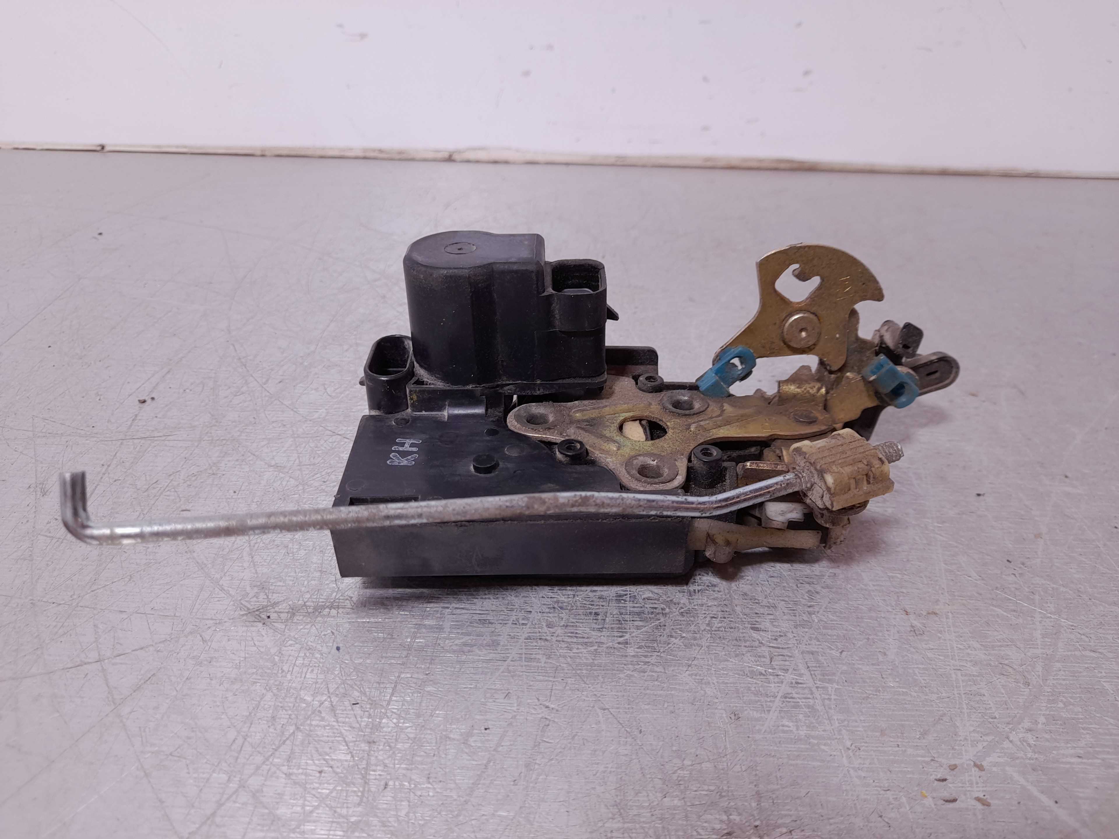 Recambio de cerradura puerta trasera derecha para chevrolet lacetti 1.6 cat referencia OEM IAM   