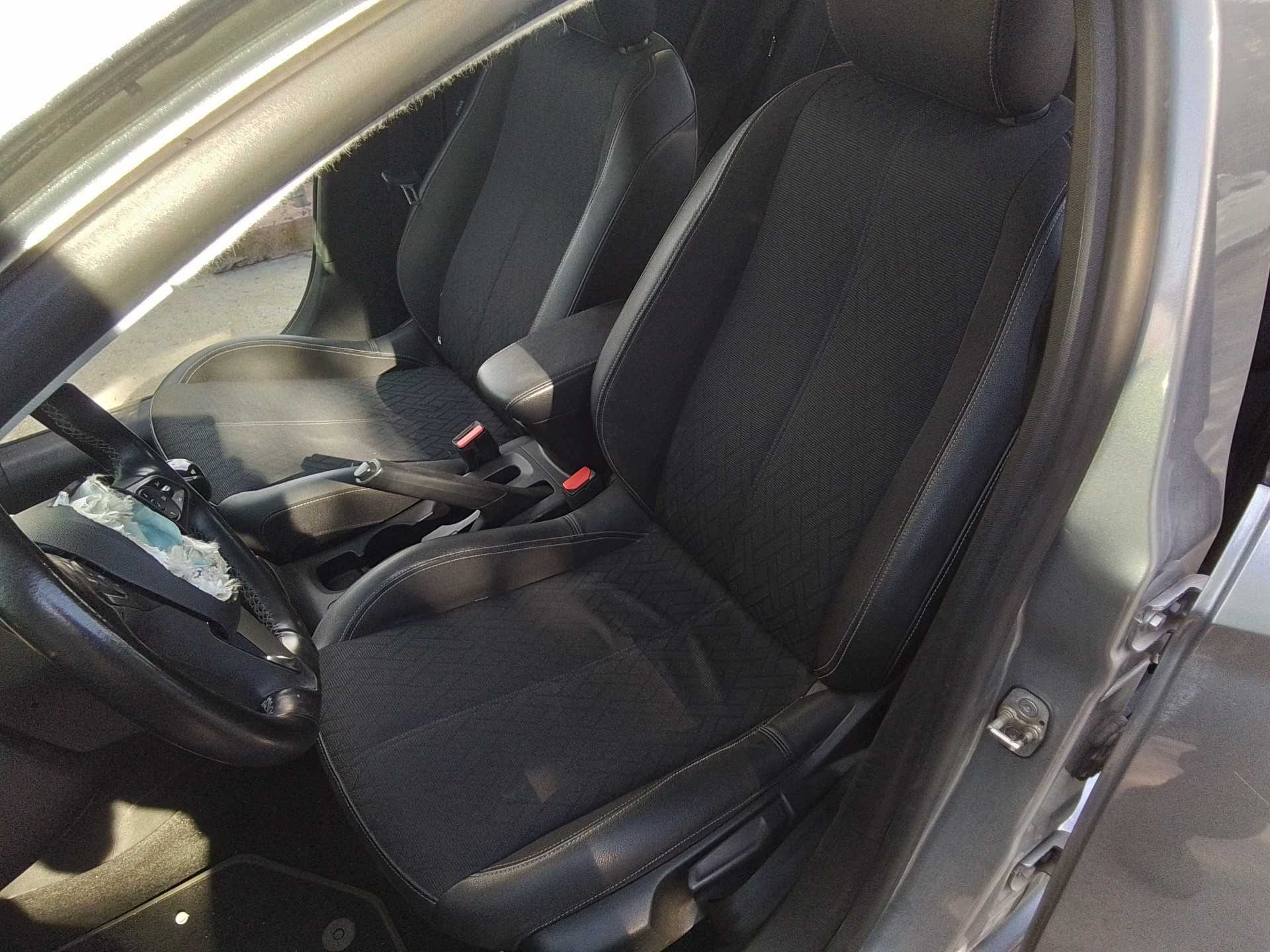 Recambio de asiento delantero izquierdo para opel corsa f edition referencia OEM IAM   
