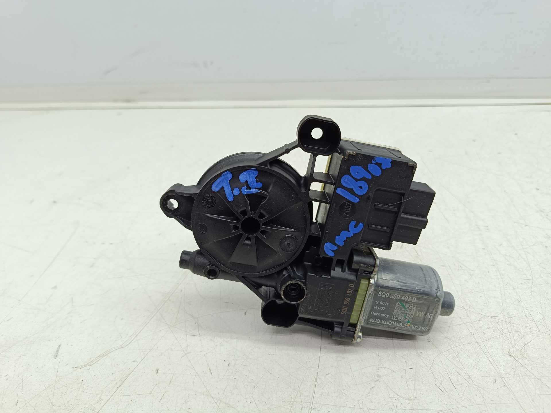 Recambio de motor elevalunas trasero izquierdo para volkswagen t-roc (d11) basis referencia OEM IAM 5Q0959407D 0130822695 E85020