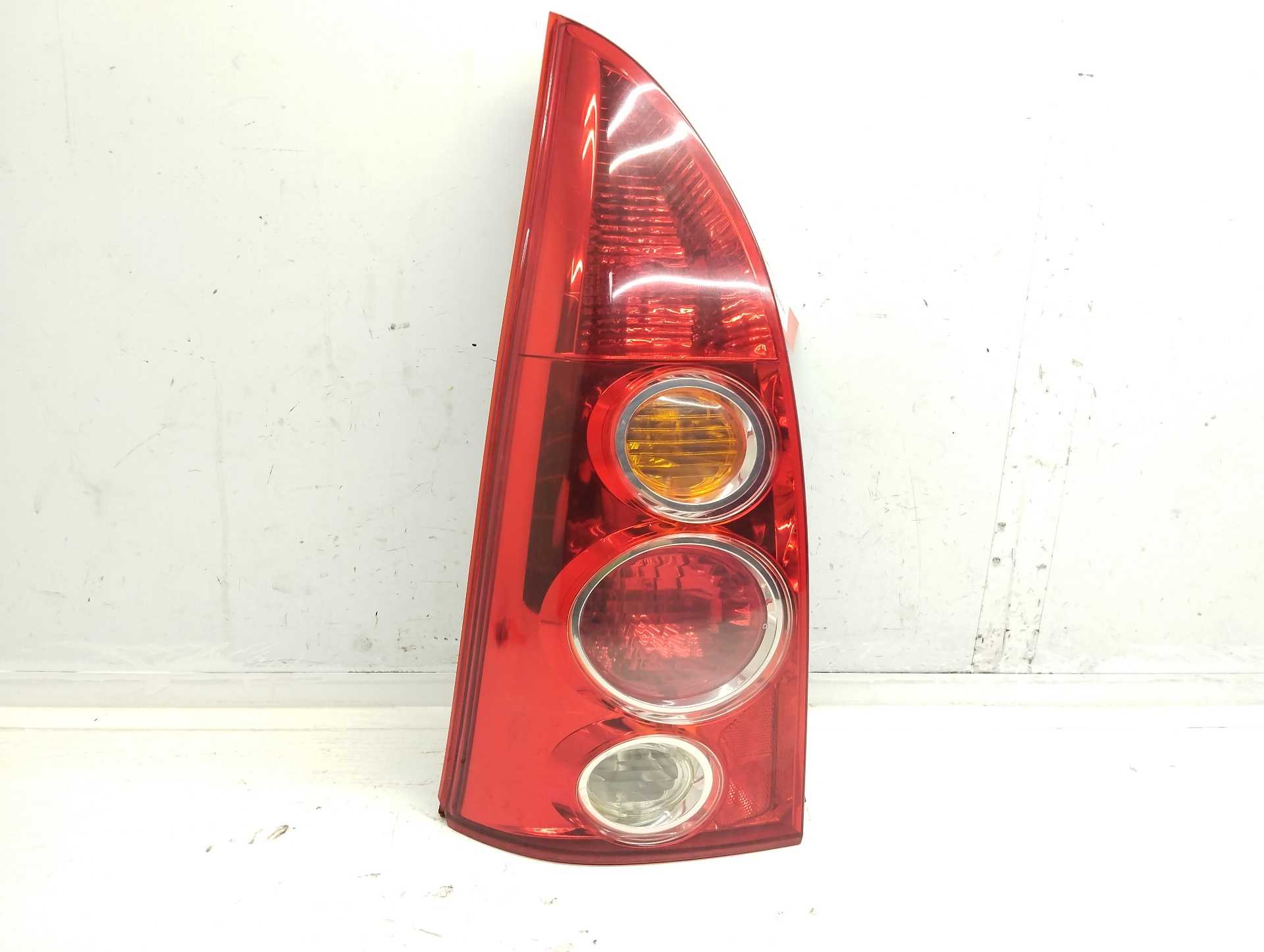 Recambio de piloto trasero izquierdo para mazda premacy (cp) 2.0 cat referencia OEM IAM 22061961  