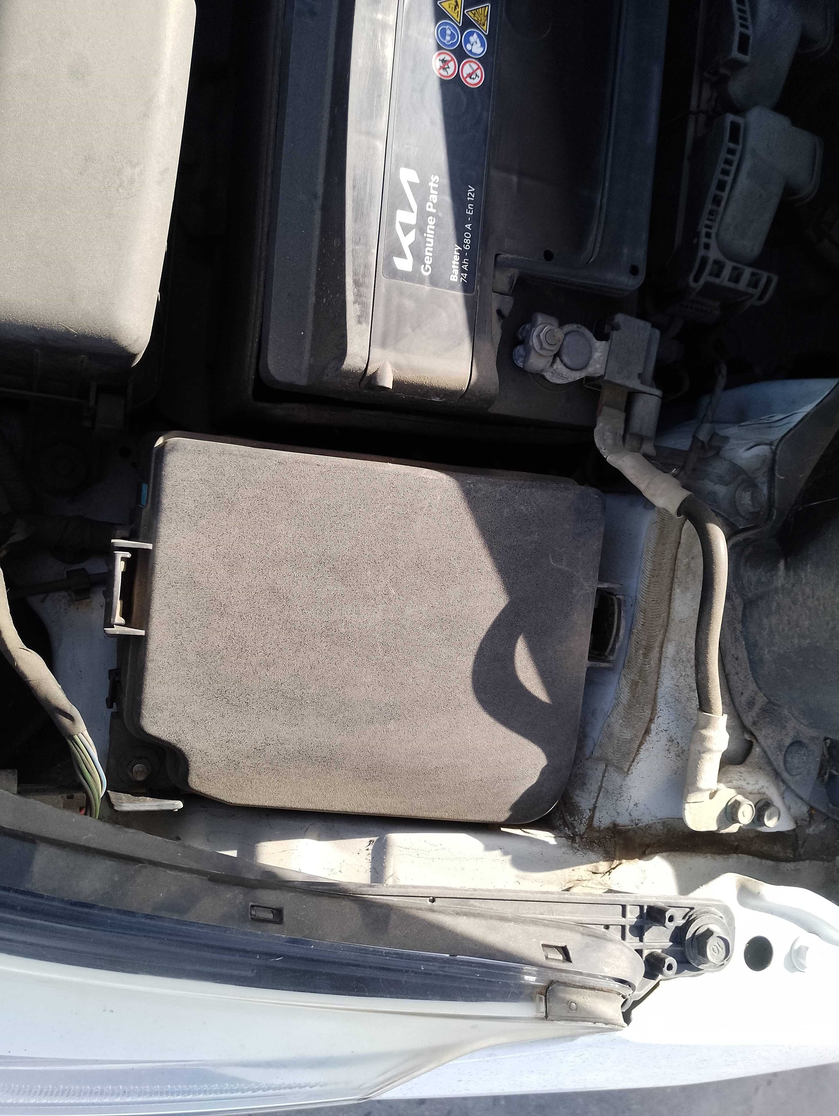 Recambio de caja reles / fusibles para kia cee´d business referencia OEM IAM   