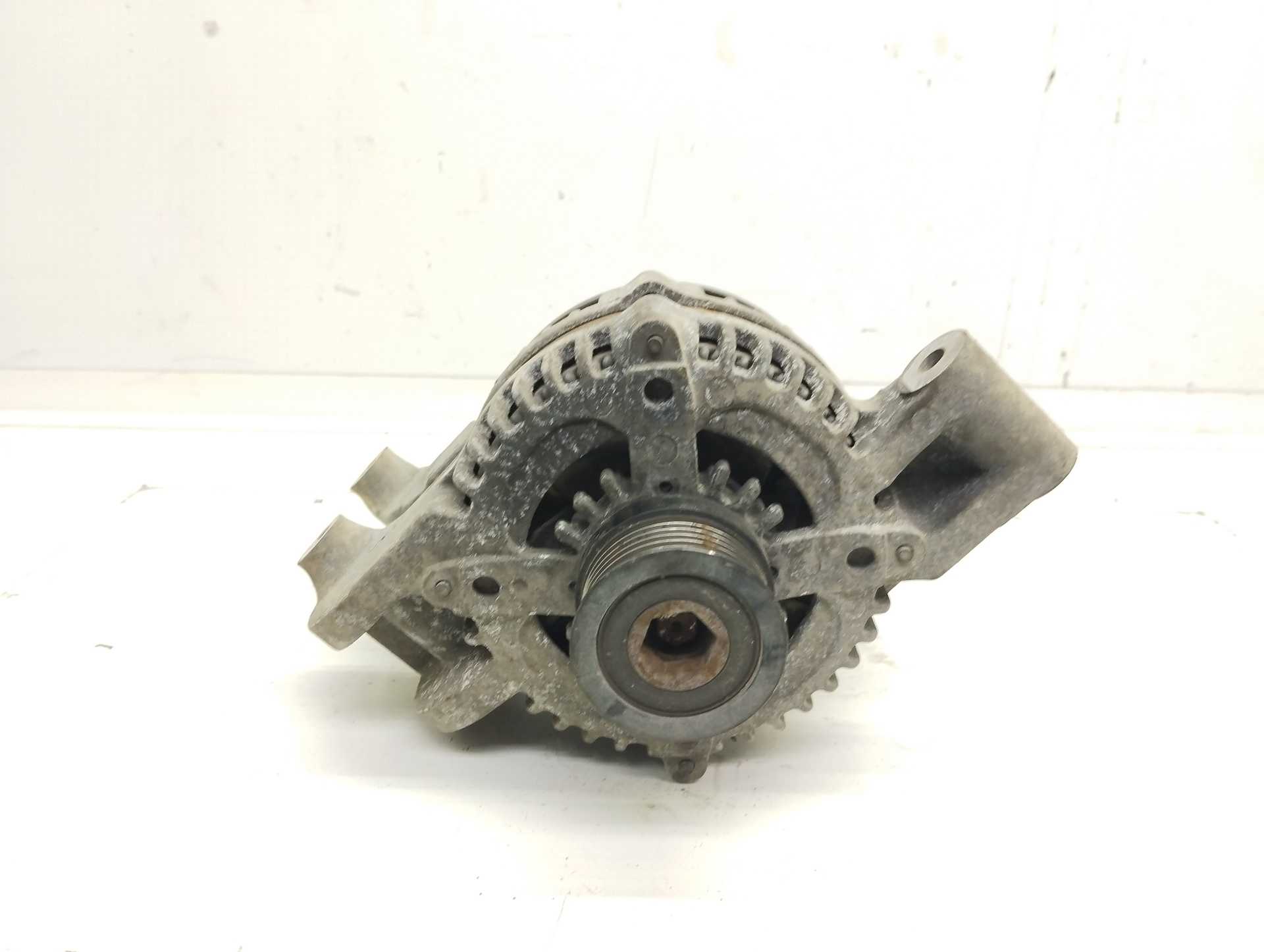 Recambio de alternador para ford focus c-max (cap) ambiente (d) referencia OEM IAM 3M5T10300VC 30667071 1042103762 DENSO