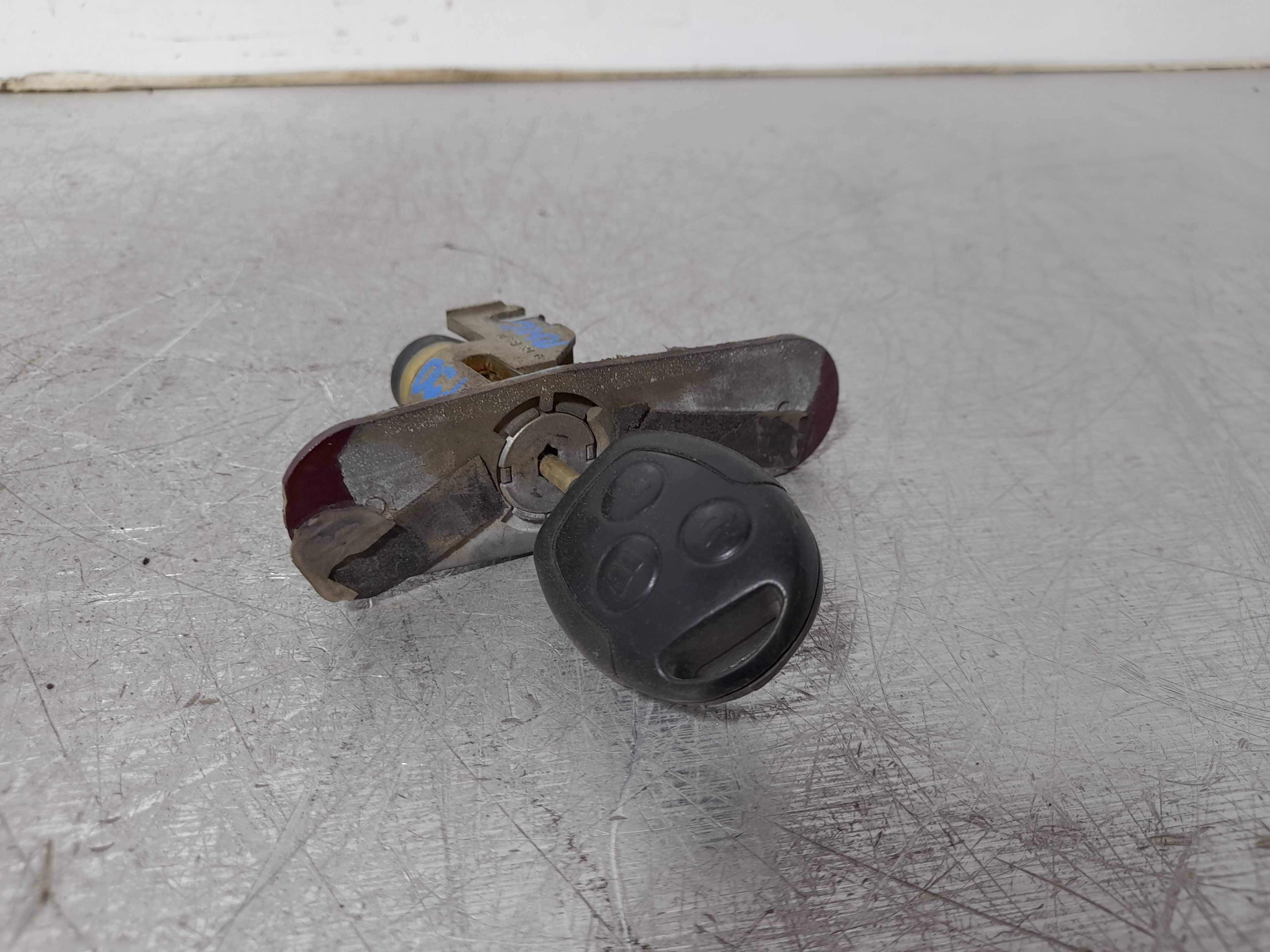 Recambio de bombin porton trasero para ford focus berlina (cak) ambiente referencia OEM IAM  1086825 