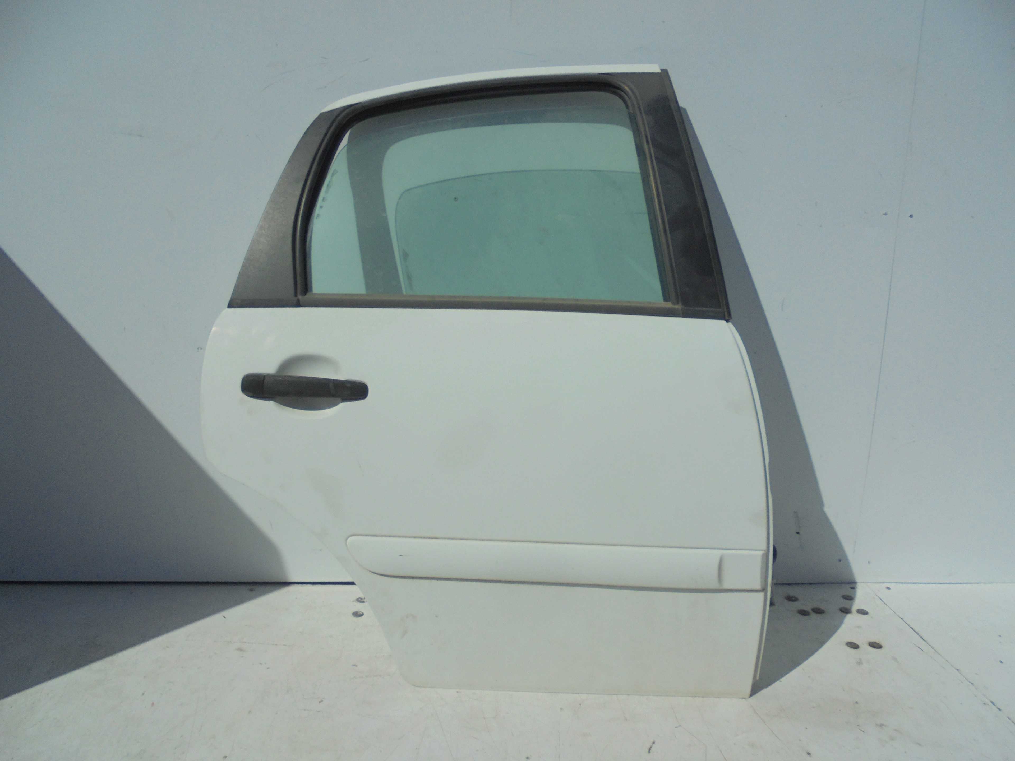 Recambio de puerta trasera derecha para citroën c3 hdi 70 furio referencia OEM IAM   