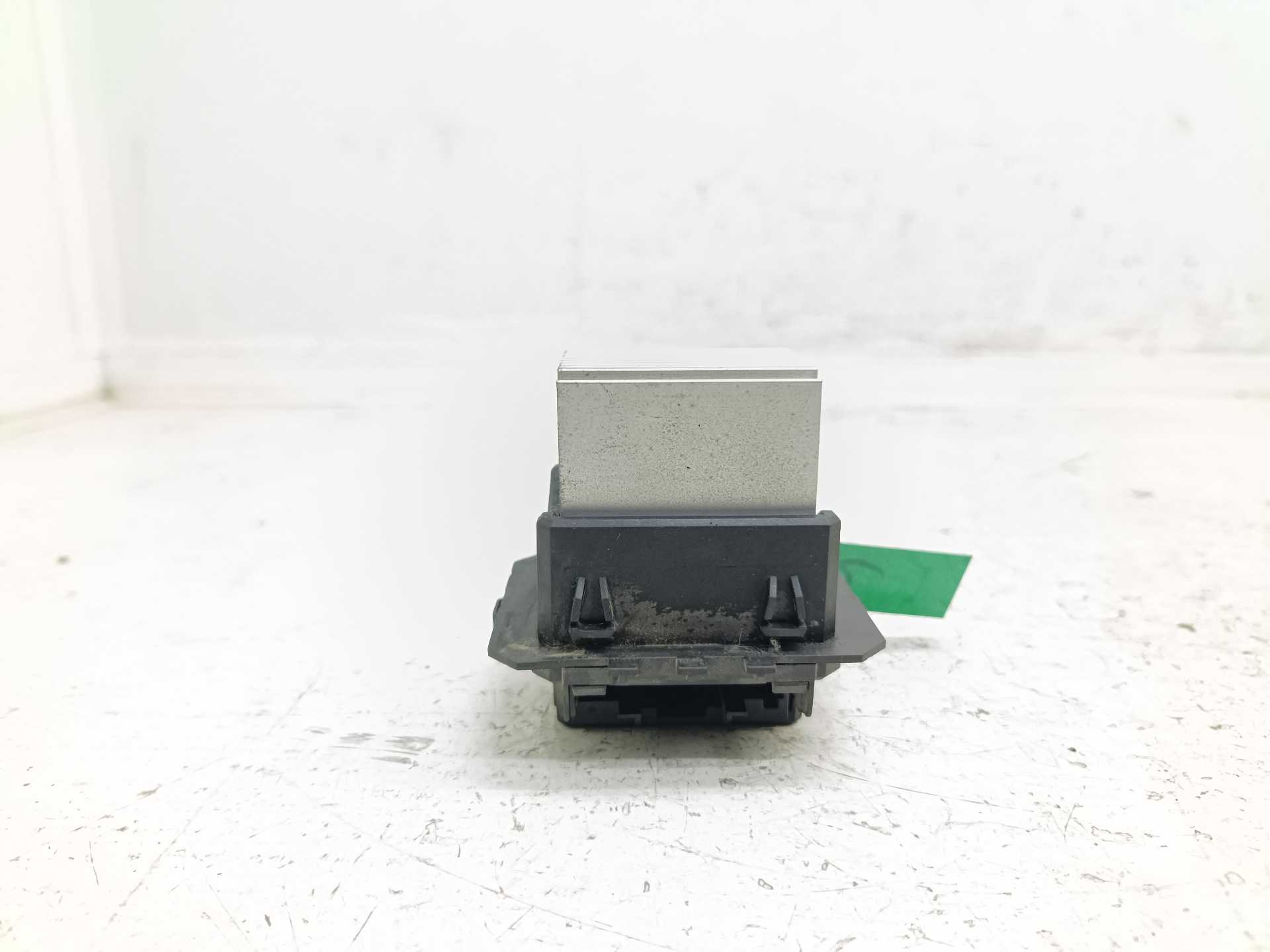 Recambio de resistencia calefaccion para peugeot 208 style referencia OEM IAM T1000034Z  