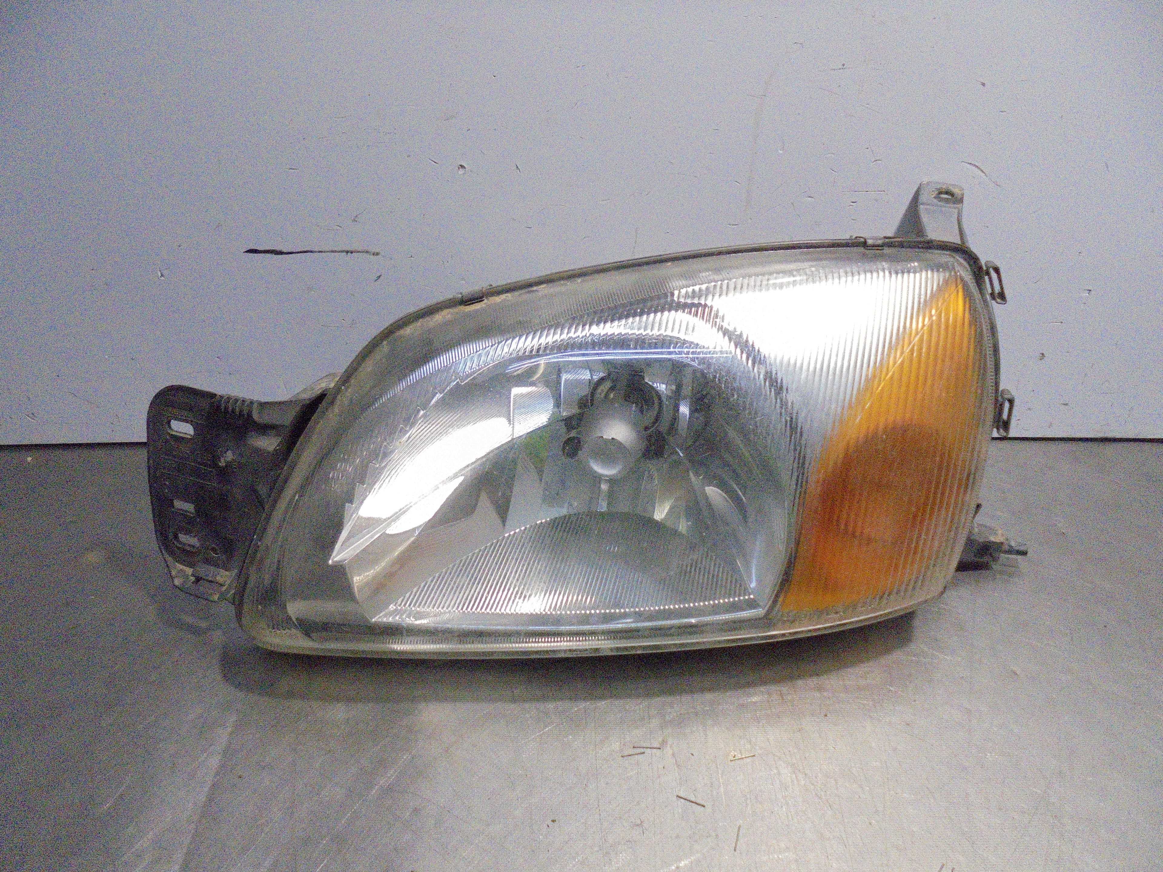 Recambio de faro izquierdo para ford fiesta berlina básico referencia OEM IAM 0301173305 AUTOMOTIVE LINGTING 