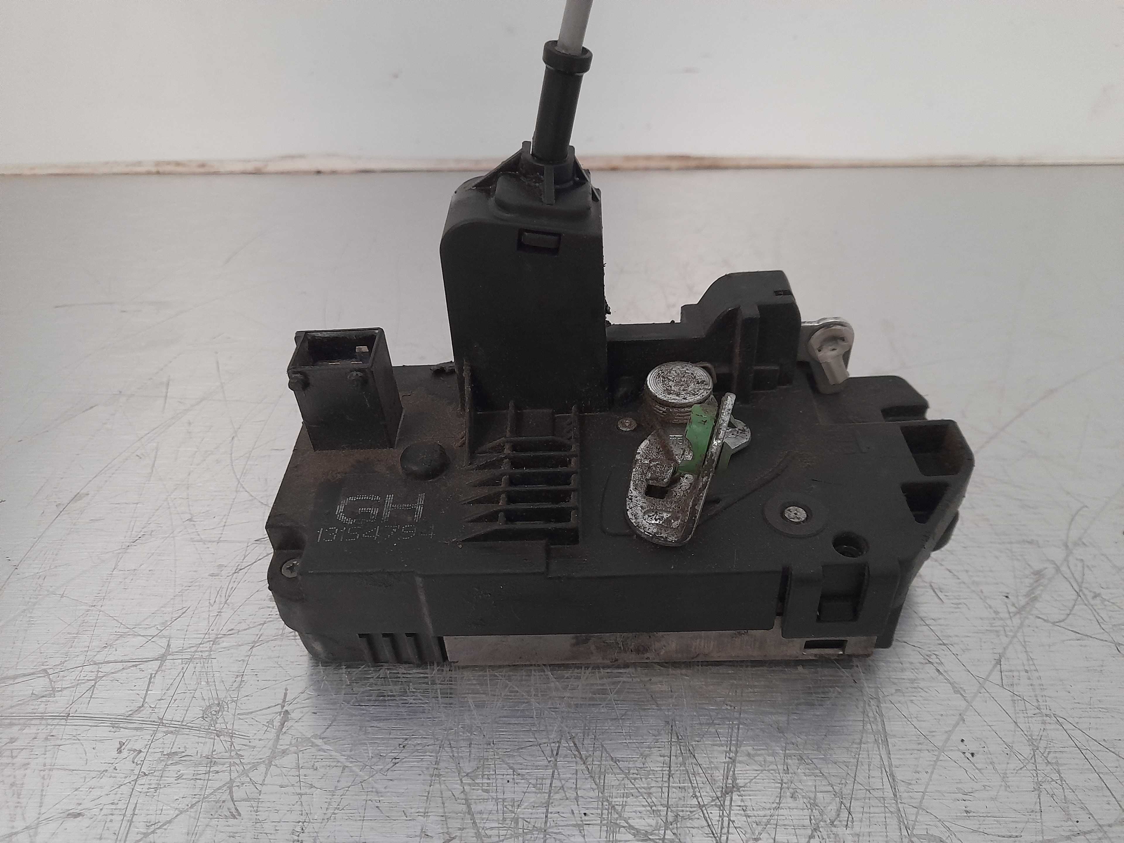 Recambio de cerradura puerta trasera derecha para opel meriva cosmo referencia OEM IAM 13154794  