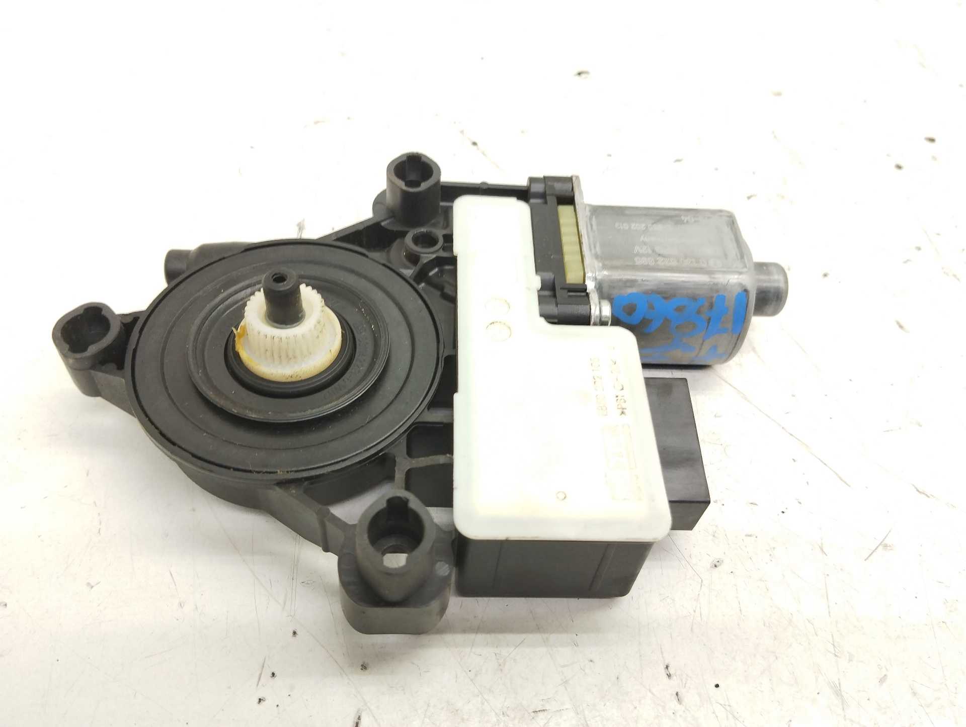 Recambio de motor elevalunas trasero izquierdo para volkswagen polo 1.0 tsi referencia OEM IAM 5Q0959407 0130822695 