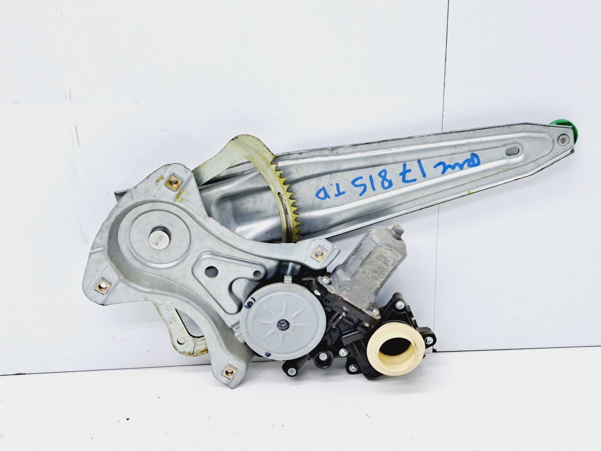 Recambio de elevalunas trasero derecho para toyota auris 1.8 16v (híbrido) referencia OEM IAM 8570202020 961919101 DENSO