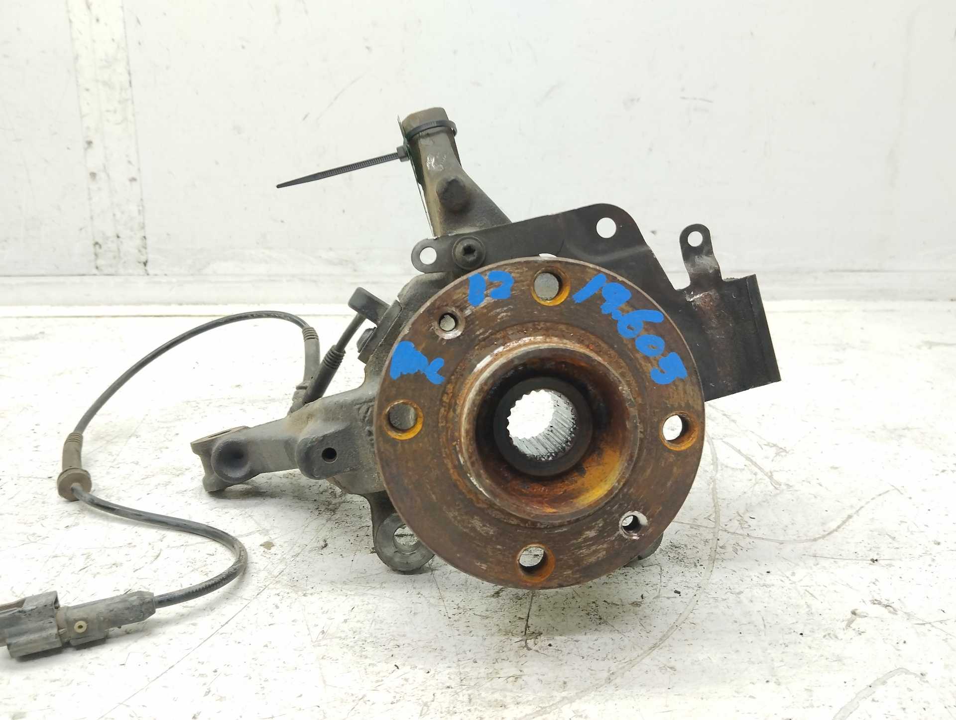 Recambio de mangueta delantera izquierda para renault clio iv 1.5 dci referencia OEM IAM  400156124R 