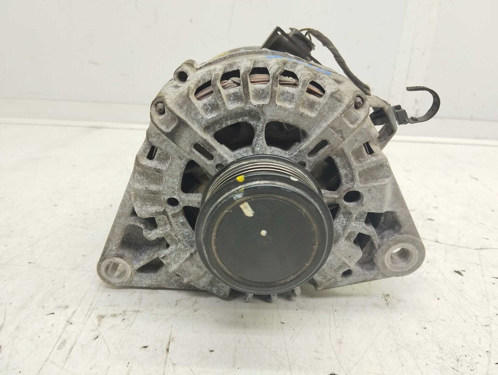 Recambio de alternador para hyundai i30 (gd) classic referencia OEM IAM 373002A850 2611067 VALEO