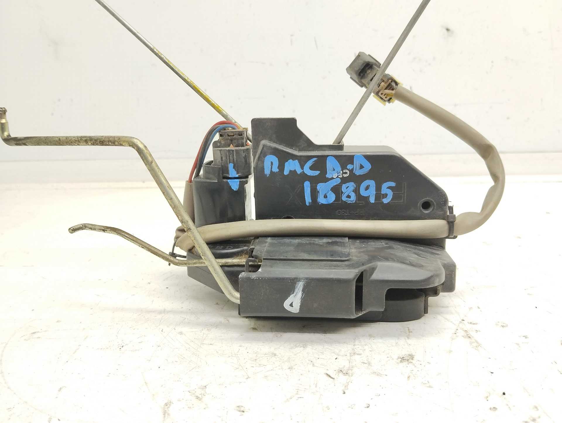Recambio de cerradura puerta delantera derecha para hyundai getz (tb) 1.1 básico referencia OEM IAM 813201C000  