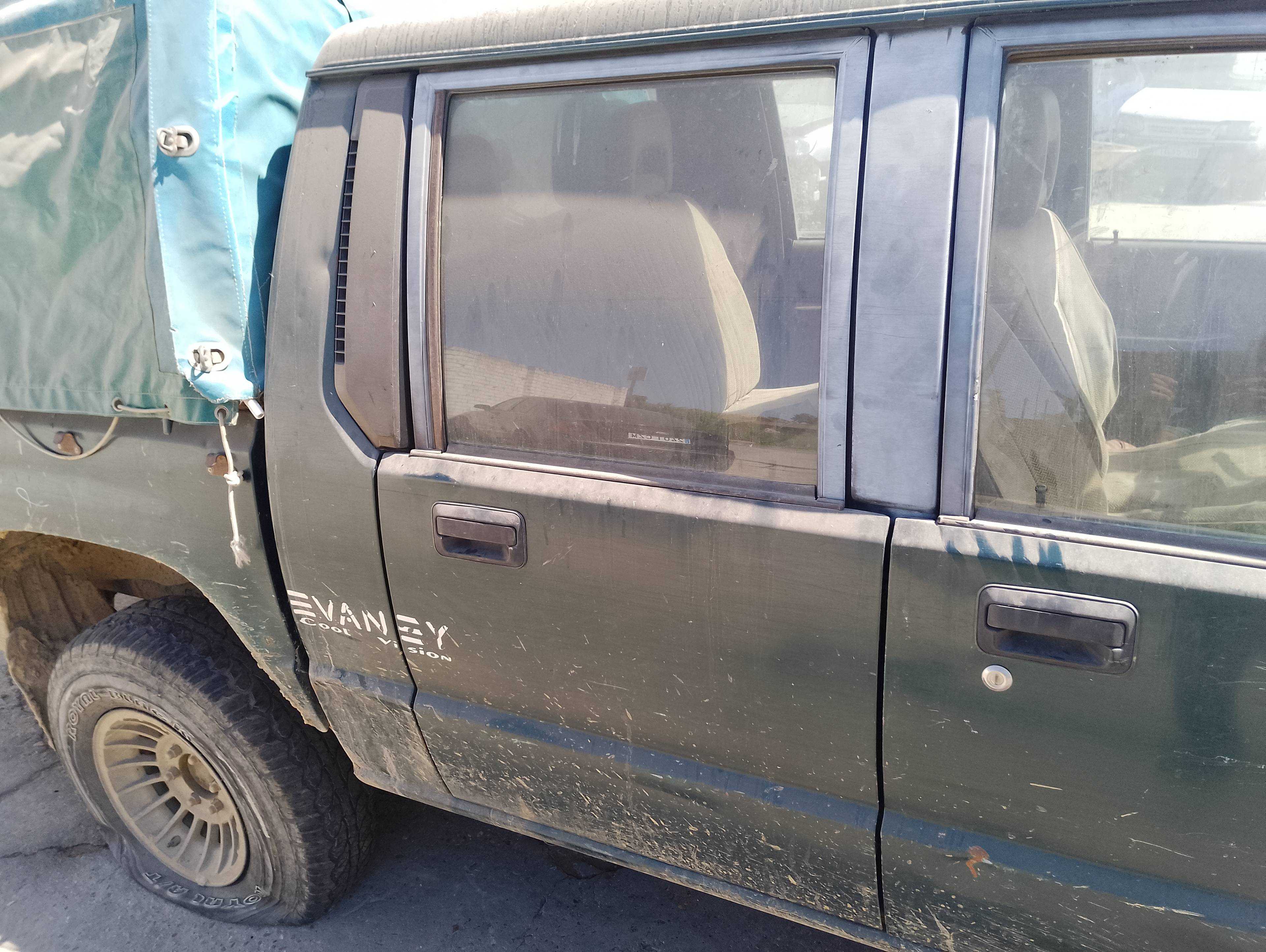Recambio de puerta trasera derecha para mitsubishi l 200 (k34t) 2500 td referencia OEM IAM   