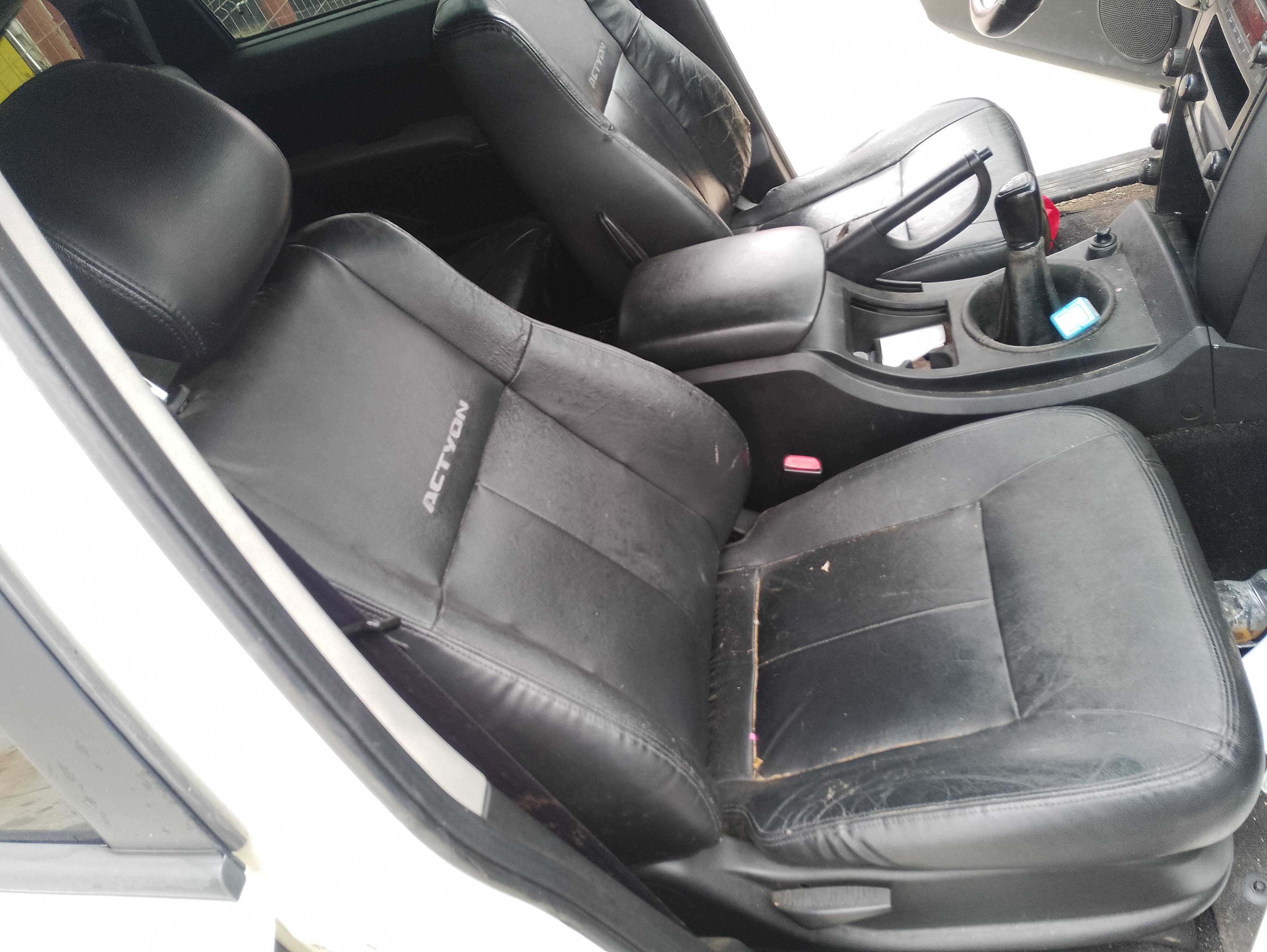 Recambio de asiento delantero derecho para ssangyong actyon 200 xdi referencia OEM IAM   