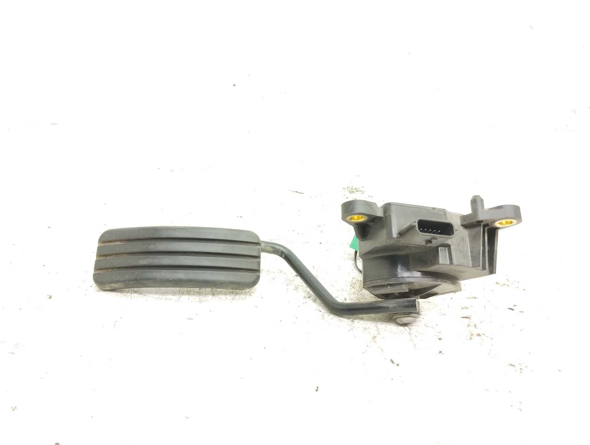 Recambio de pedal acelerador para renault kangoo expression referencia OEM IAM 8200436878  