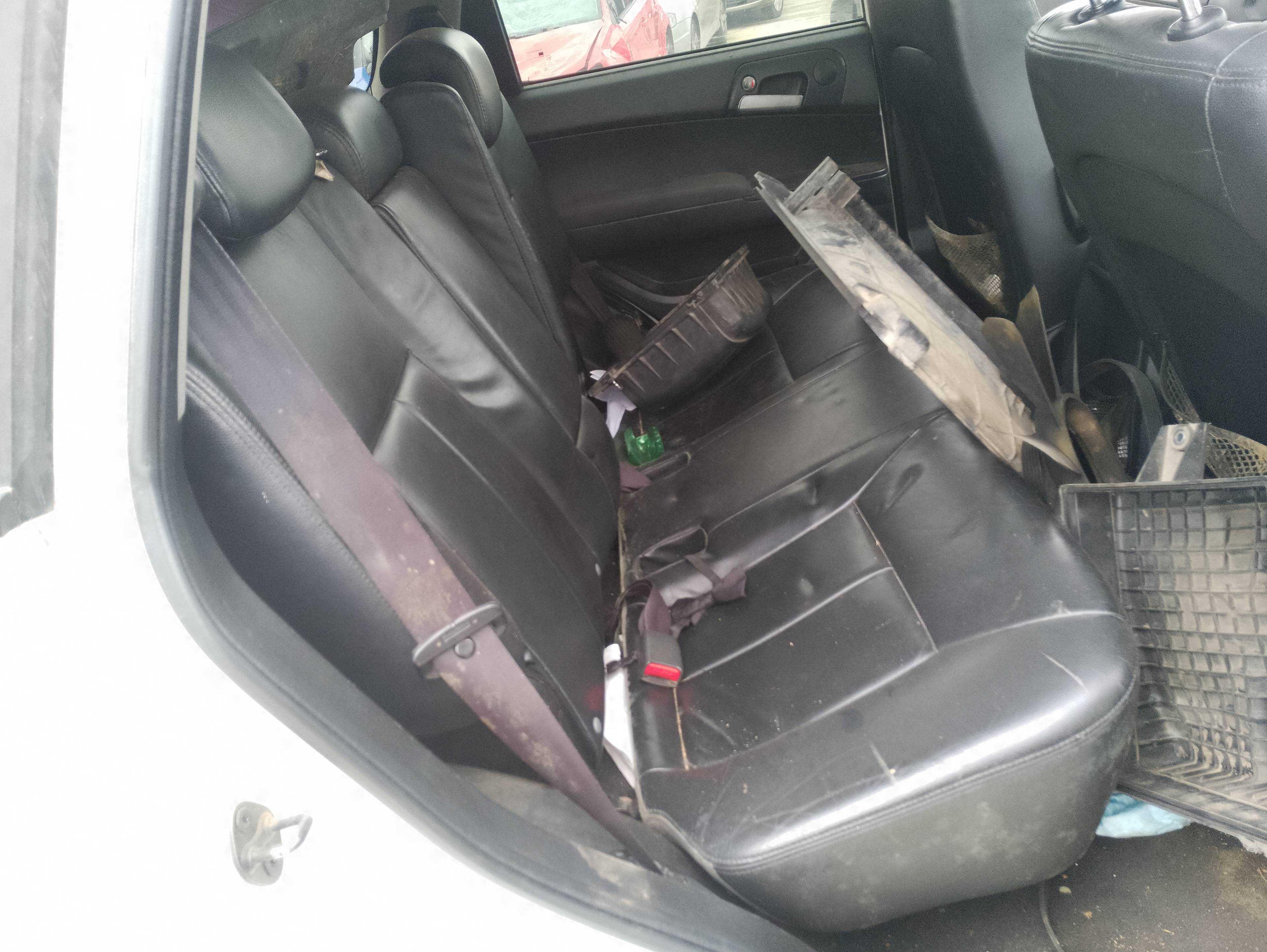 Recambio de asientos traseros para ssangyong actyon 200 xdi referencia OEM IAM   