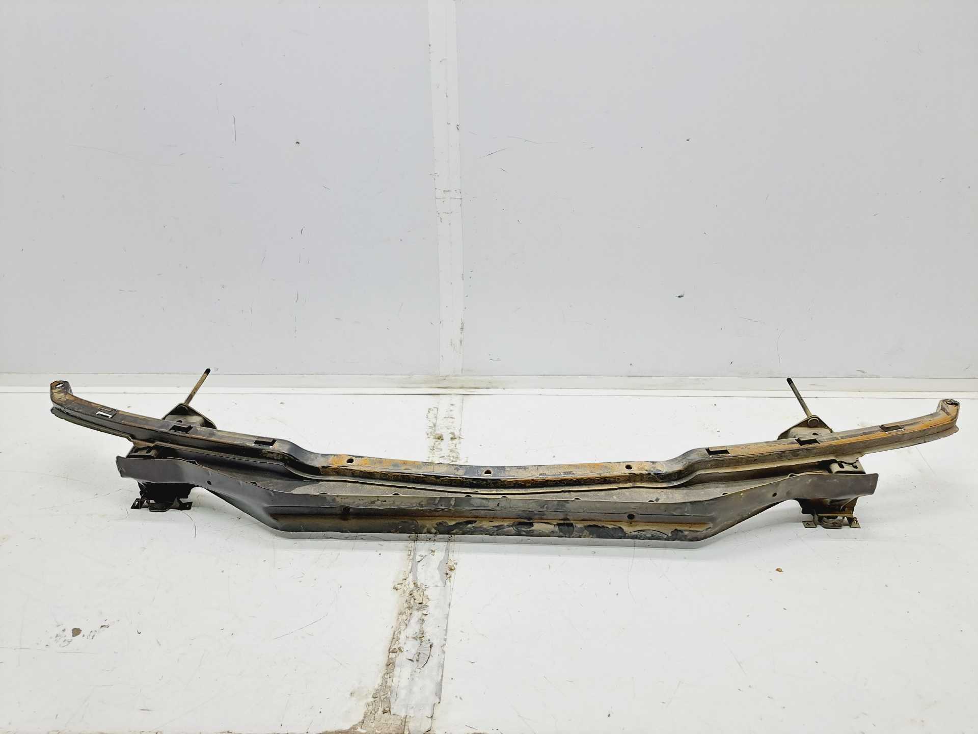 Recambio de refuerzo paragolpes delantero para mg serie 600 (rh) 618 i referencia OEM IAM   