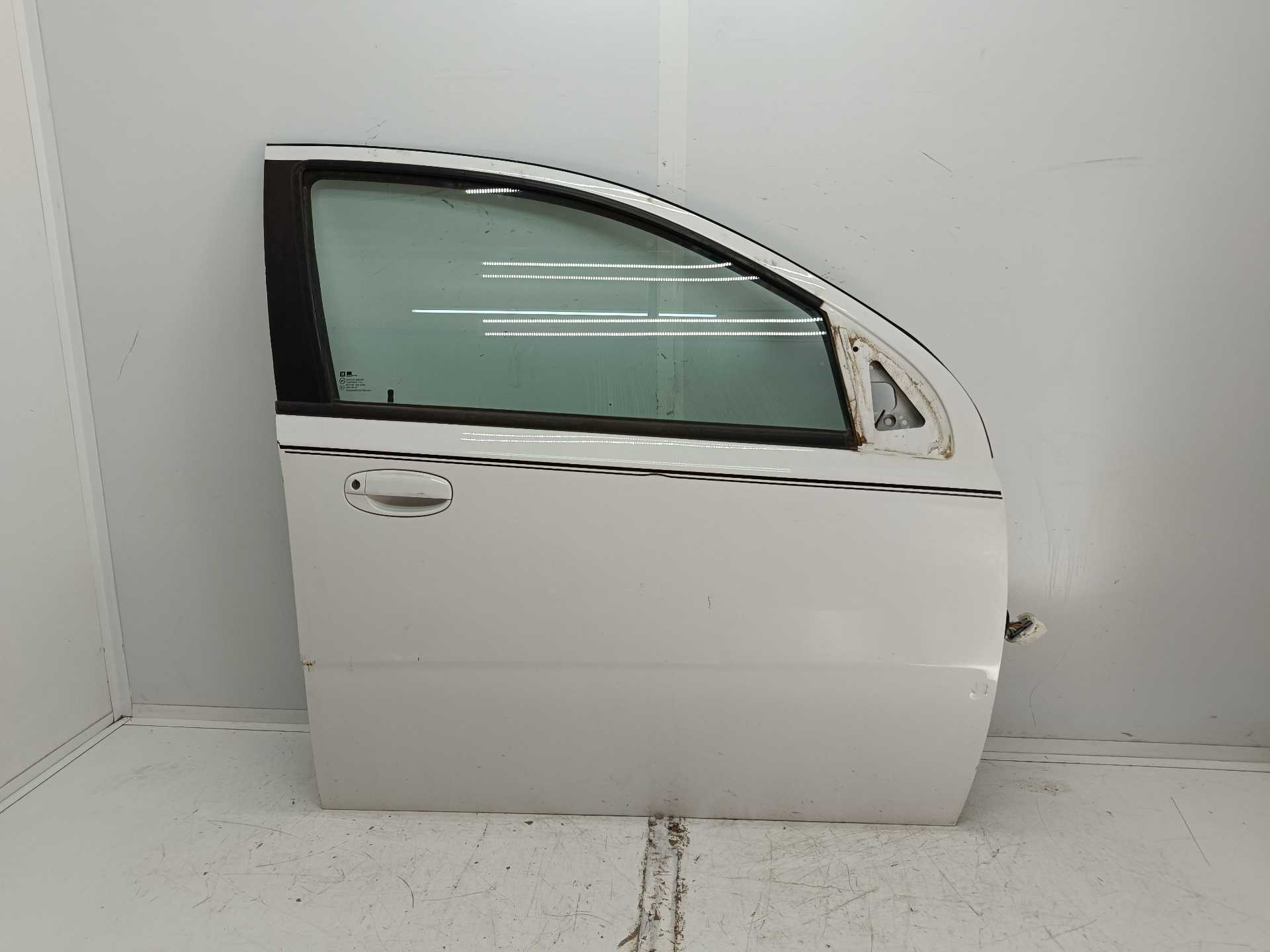 Recambio de puerta delantera derecha para chevrolet aveo ls referencia OEM IAM  96897590 