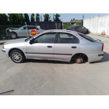 mitsubishi carisma berlina 5 (da0) del año 2002