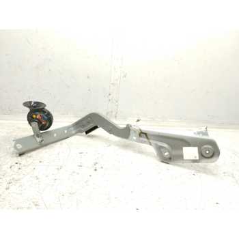 SOPORTE PARAGOLPES DELANTERO 620426570R 