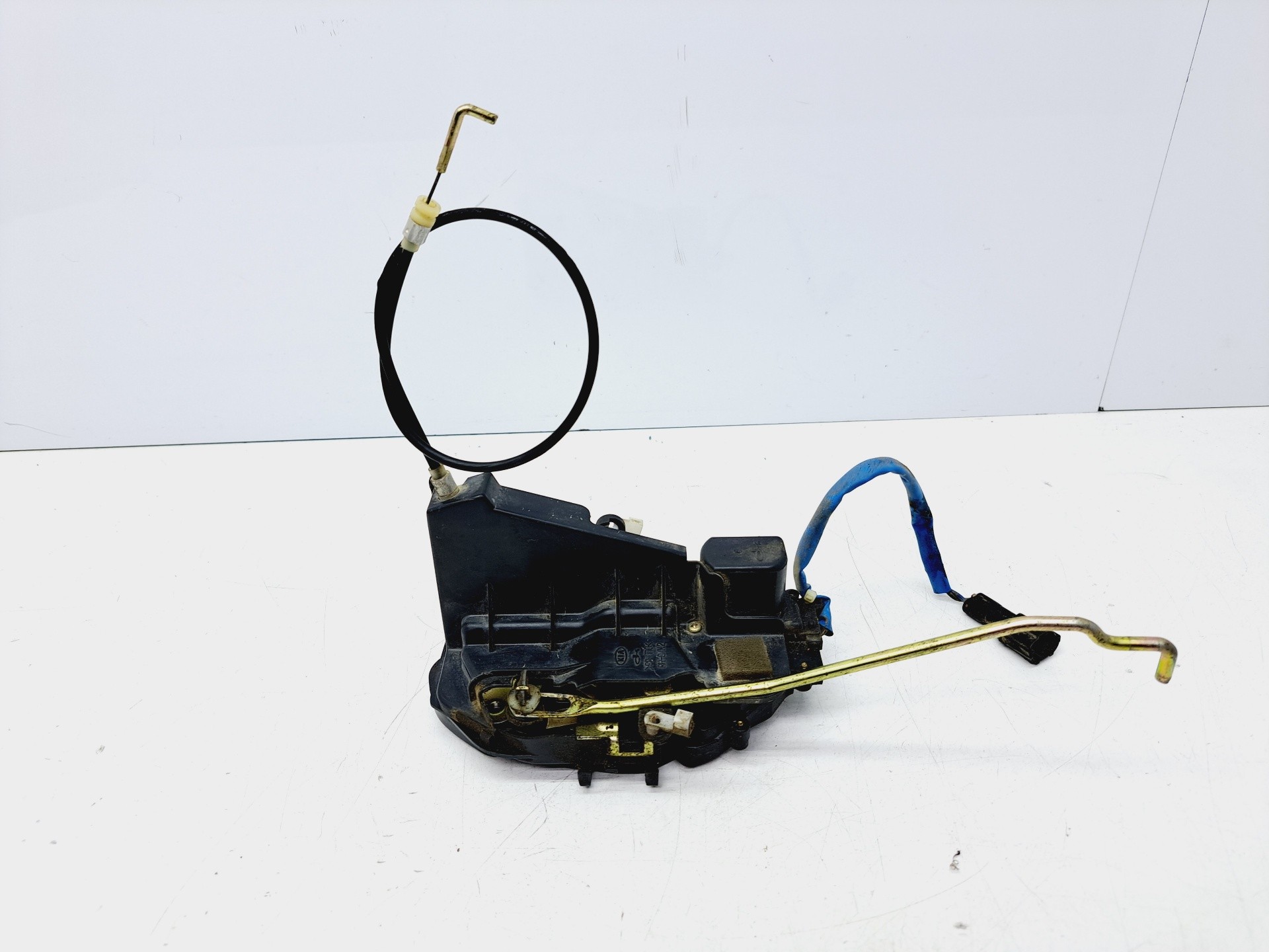Recambio de cerradura puerta delantera derecha para kia carnival ii 2.9 cdri ex referencia OEM IAM   