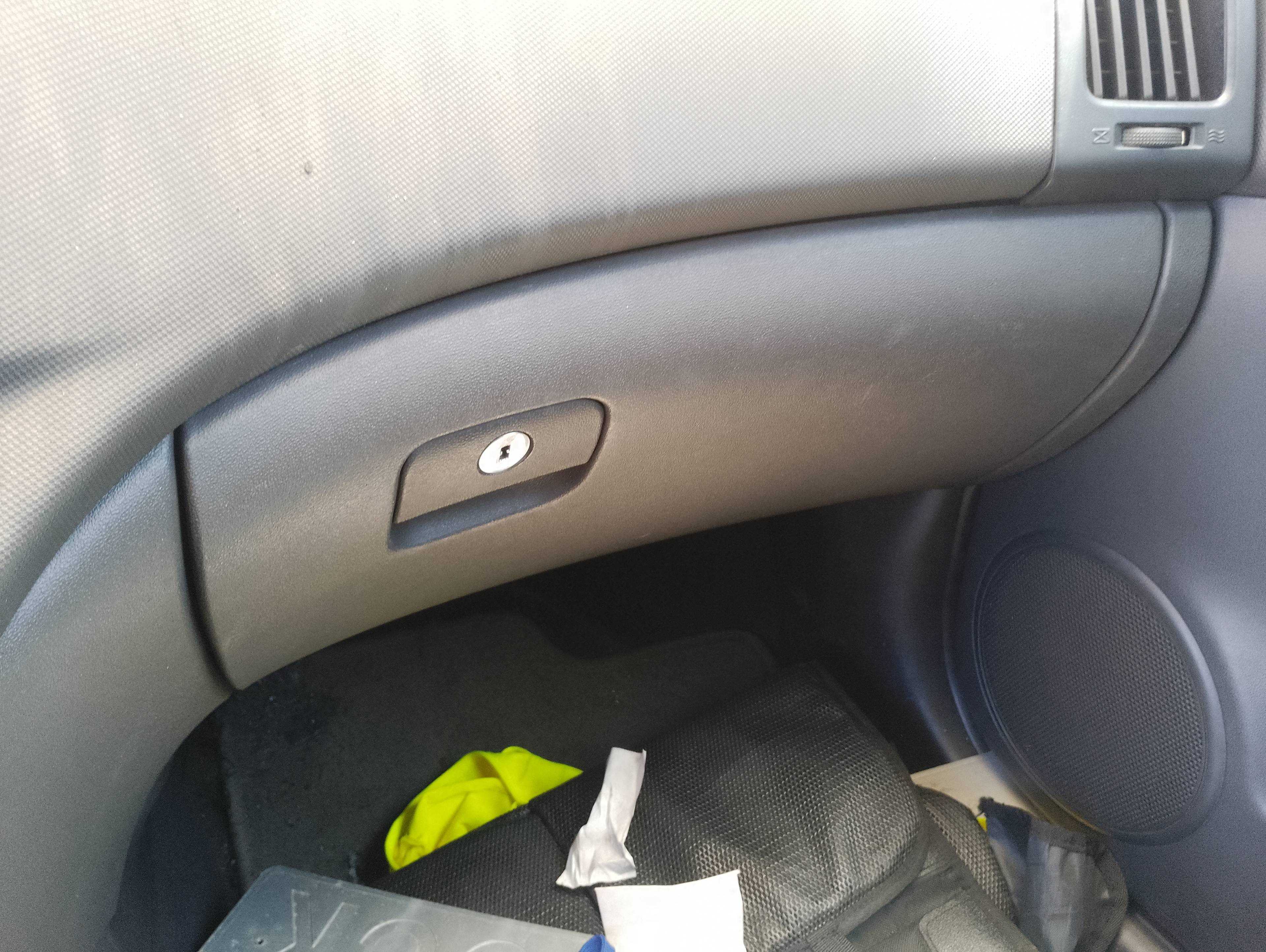 Recambio de guantera para hyundai i30 classic referencia OEM IAM   