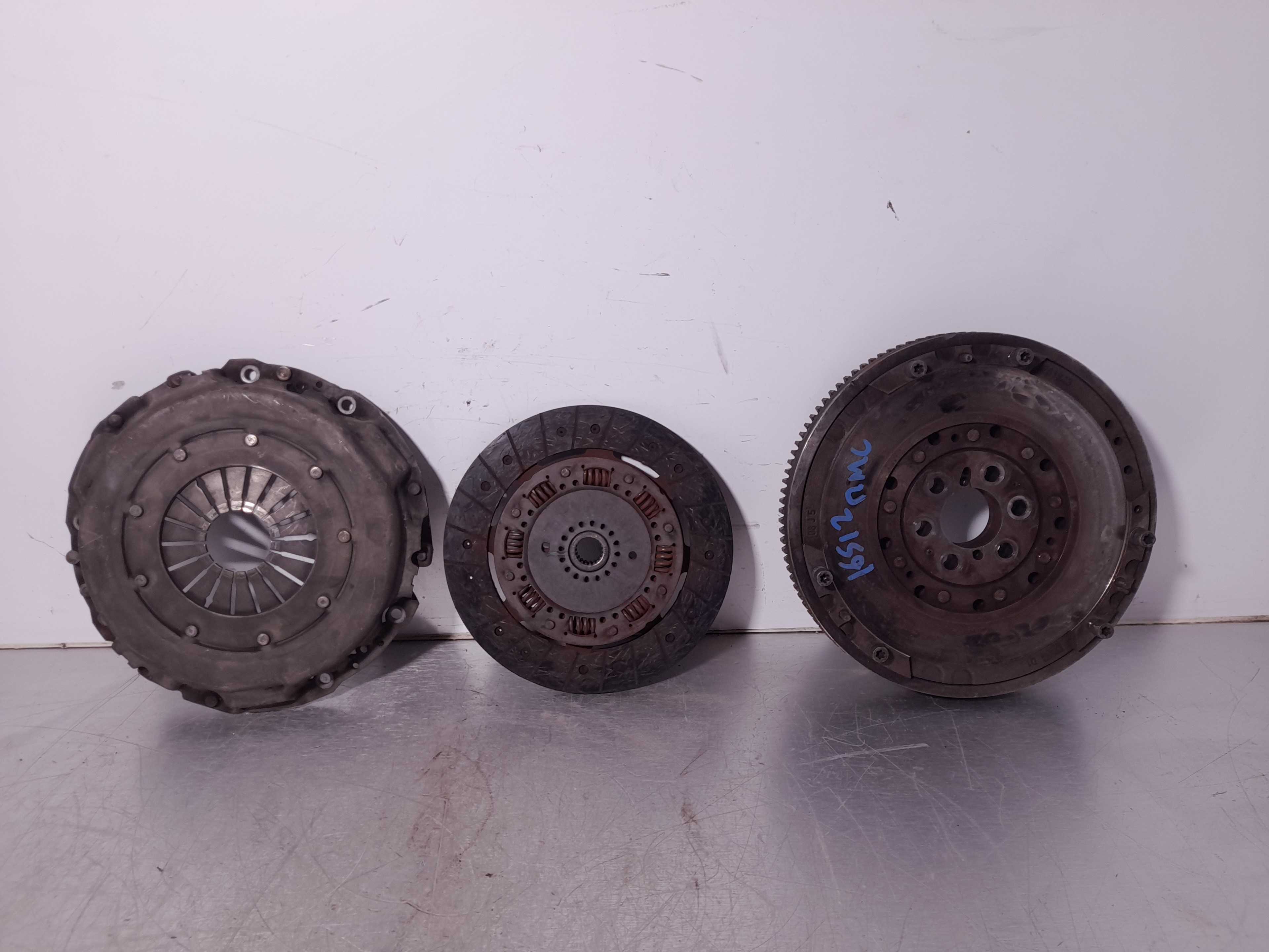 Recambio de volante motor para opel astra gtc cosmo referencia OEM IAM   