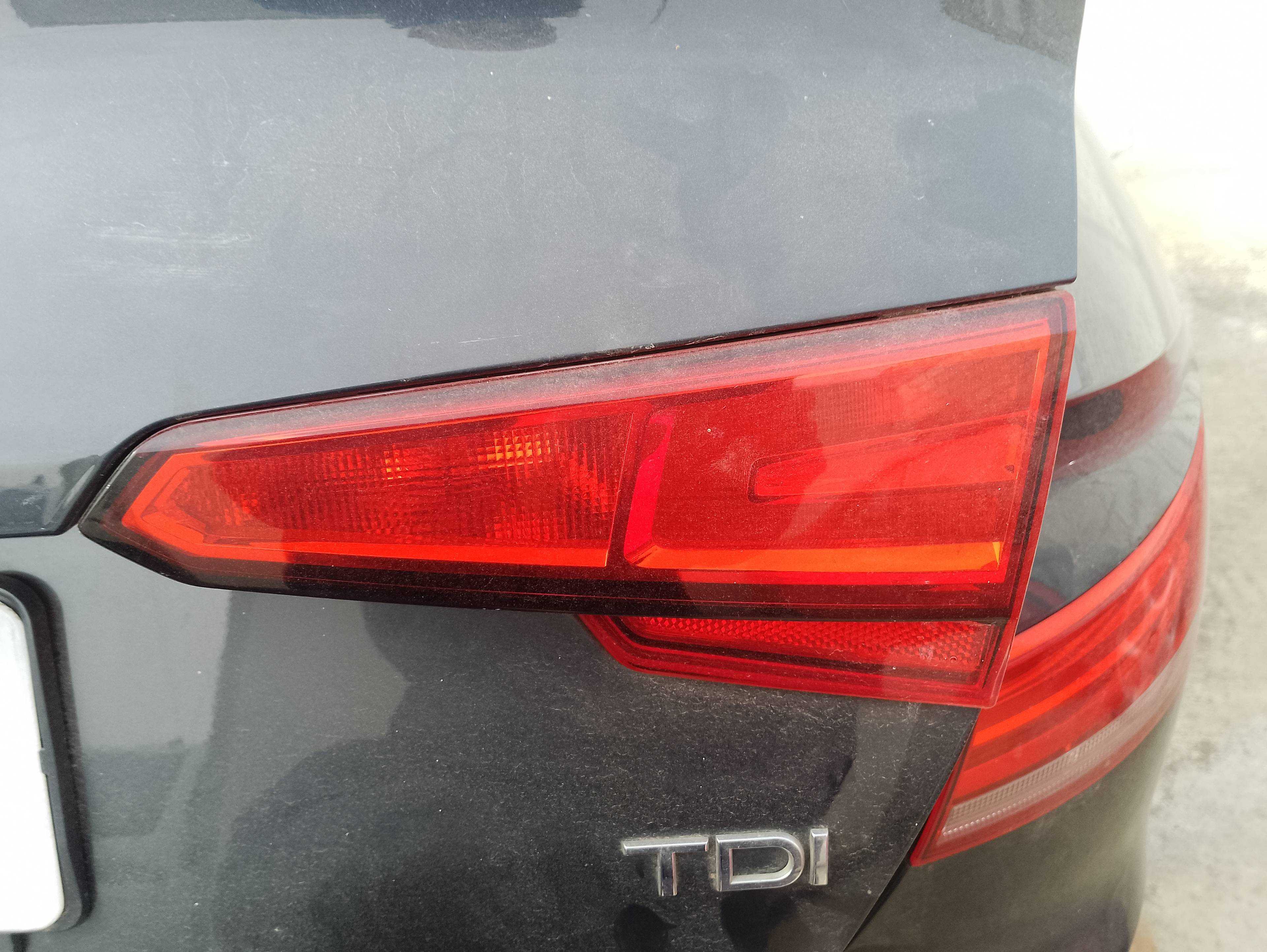 Recambio de piloto porton trasero derecho para audi a4 berlina (8w2) básico referencia OEM IAM 8W5945076 2SA01224902 
