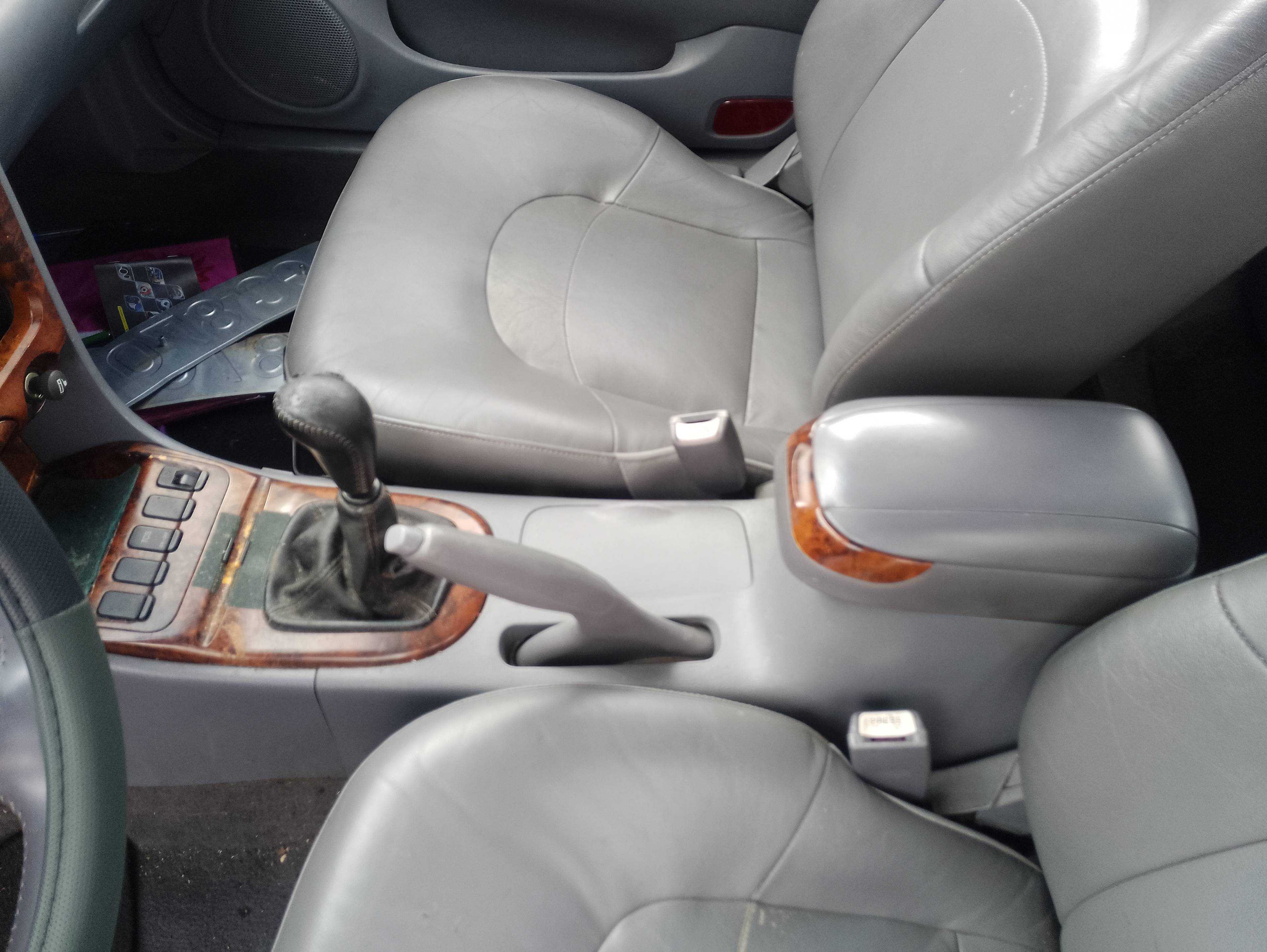 Recambio de apoyabrazos central para hyundai sonata (y4) 2.0i 16v gls referencia OEM IAM   