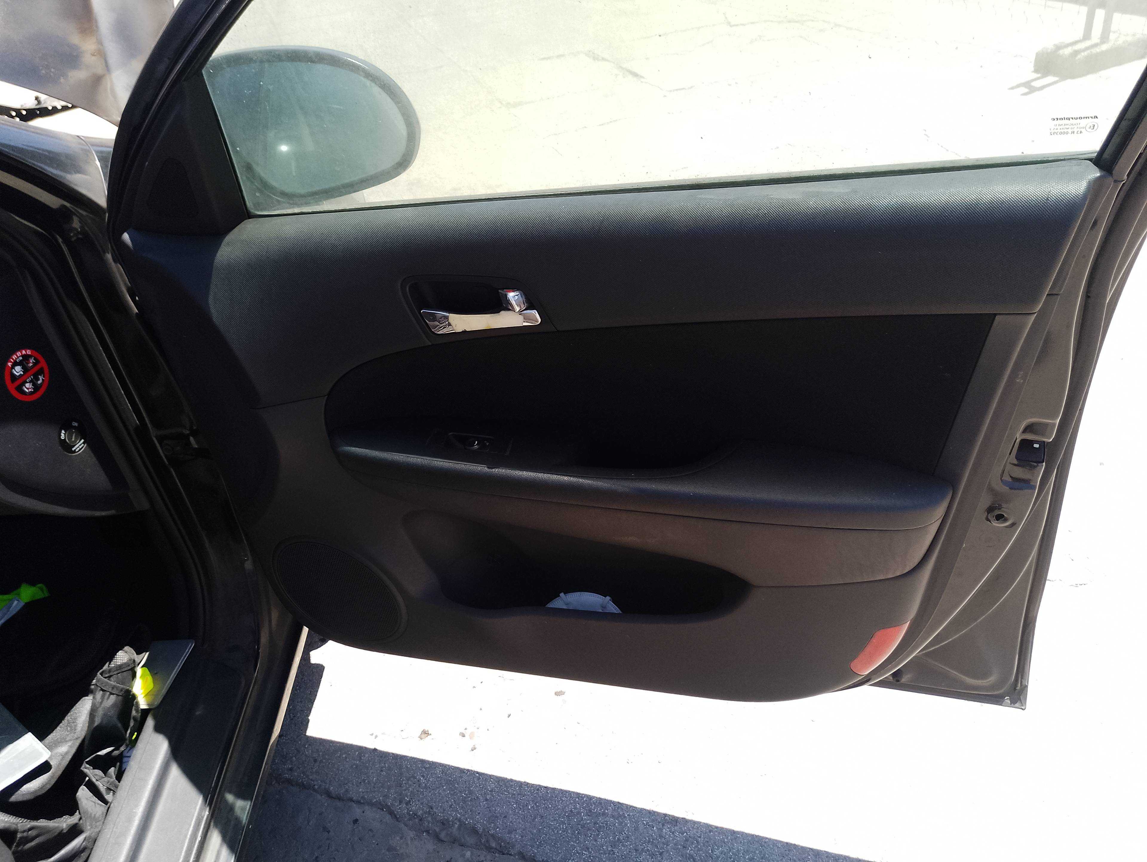 Recambio de guarnecido puerta delantera derecha para hyundai i30 classic referencia OEM IAM   
