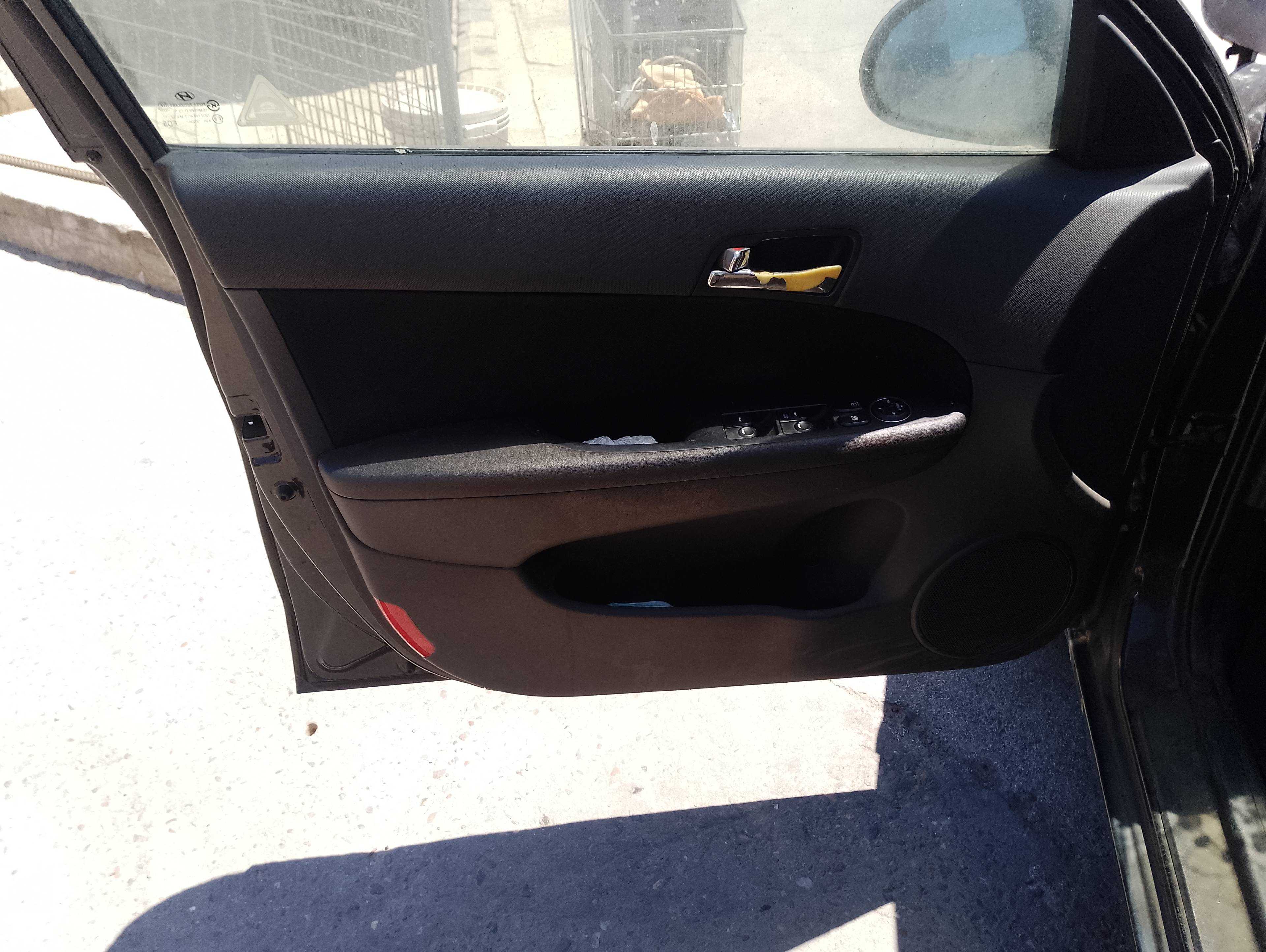 Recambio de guarnecido puerta delantera izquierda para hyundai i30 classic referencia OEM IAM   