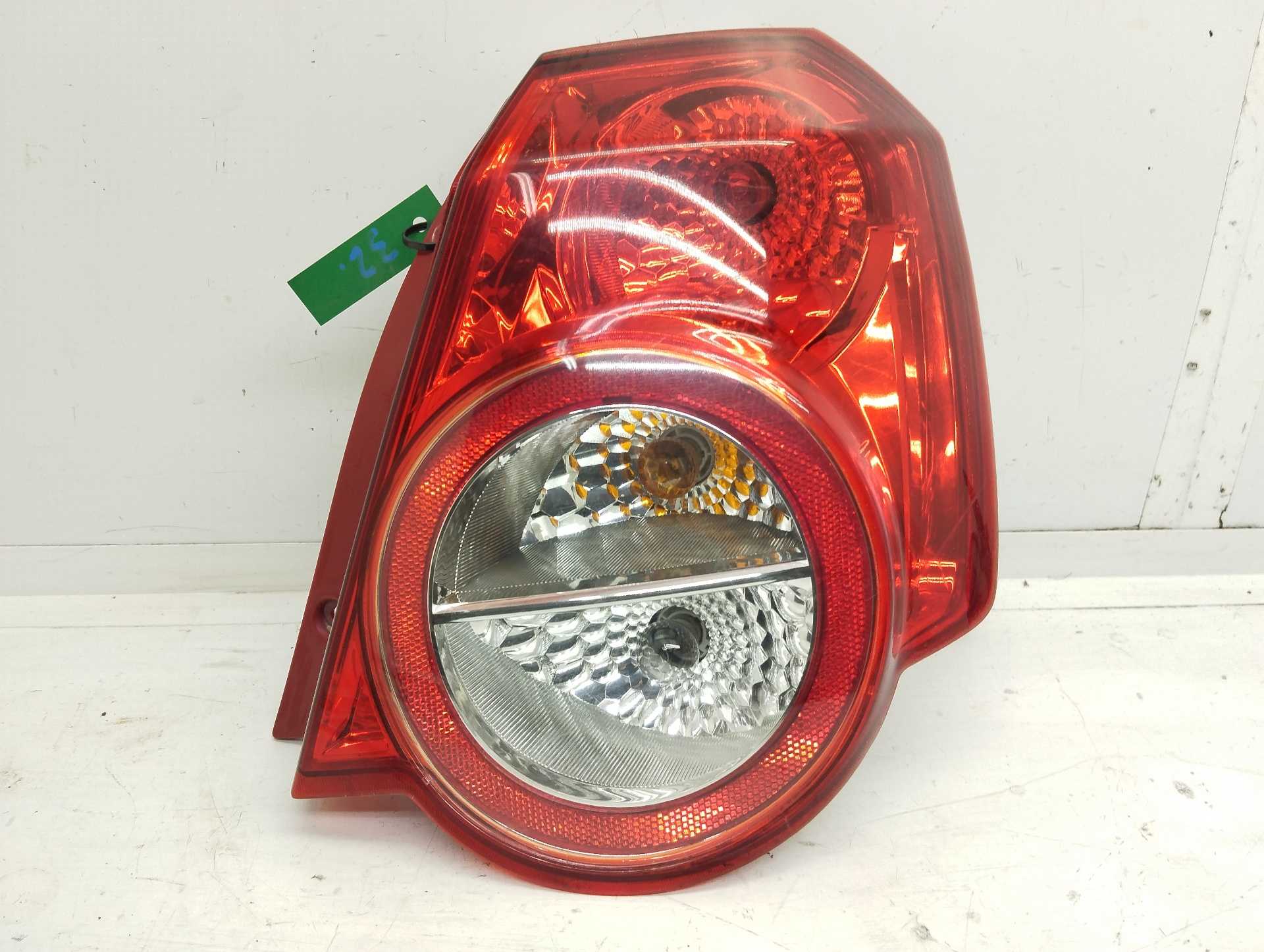 Recambio de piloto trasero derecho para chevrolet aveo ls referencia OEM IAM E132707  