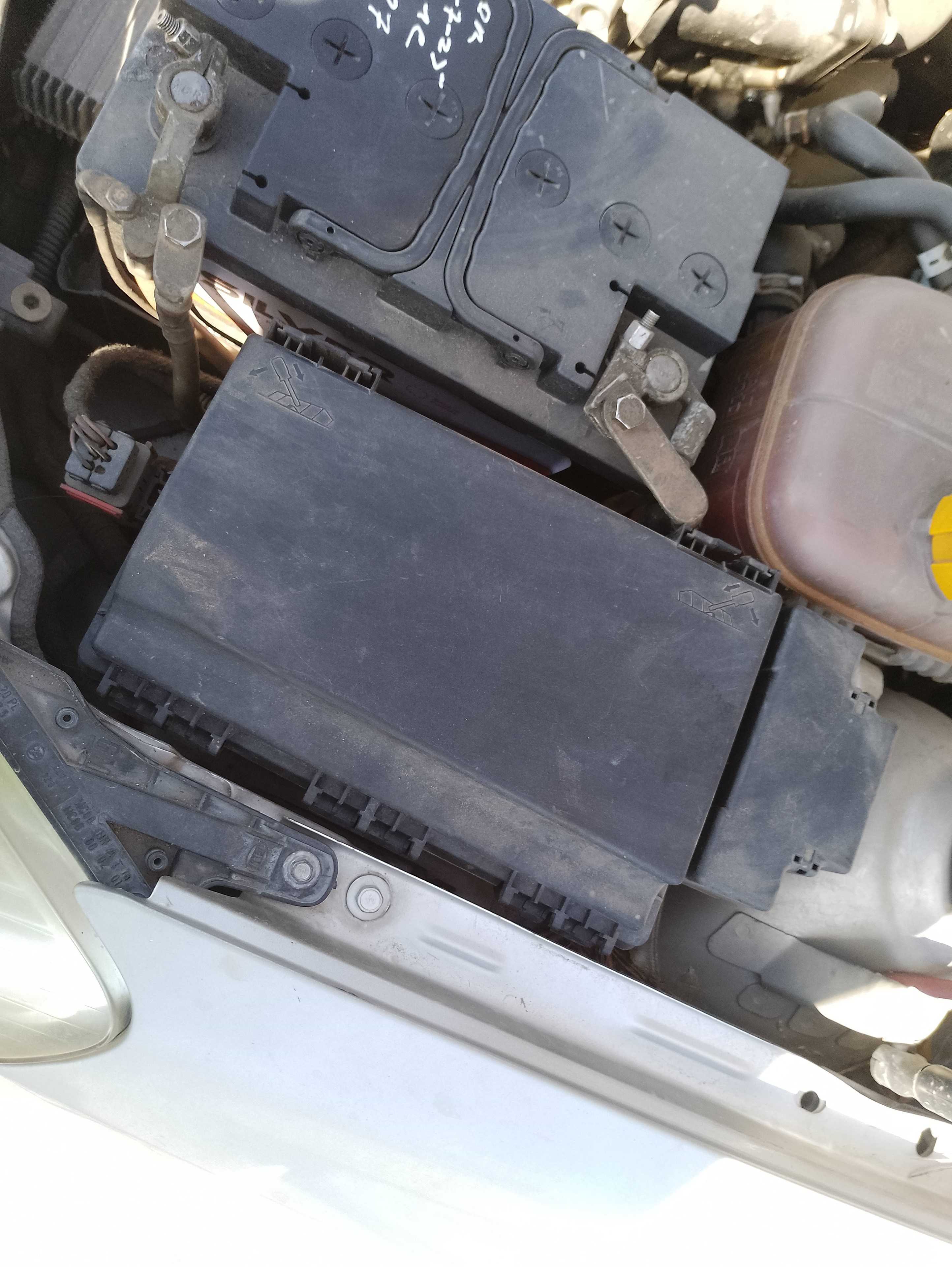 Recambio de caja reles / fusibles para opel astra h berlina cosmo referencia OEM IAM   