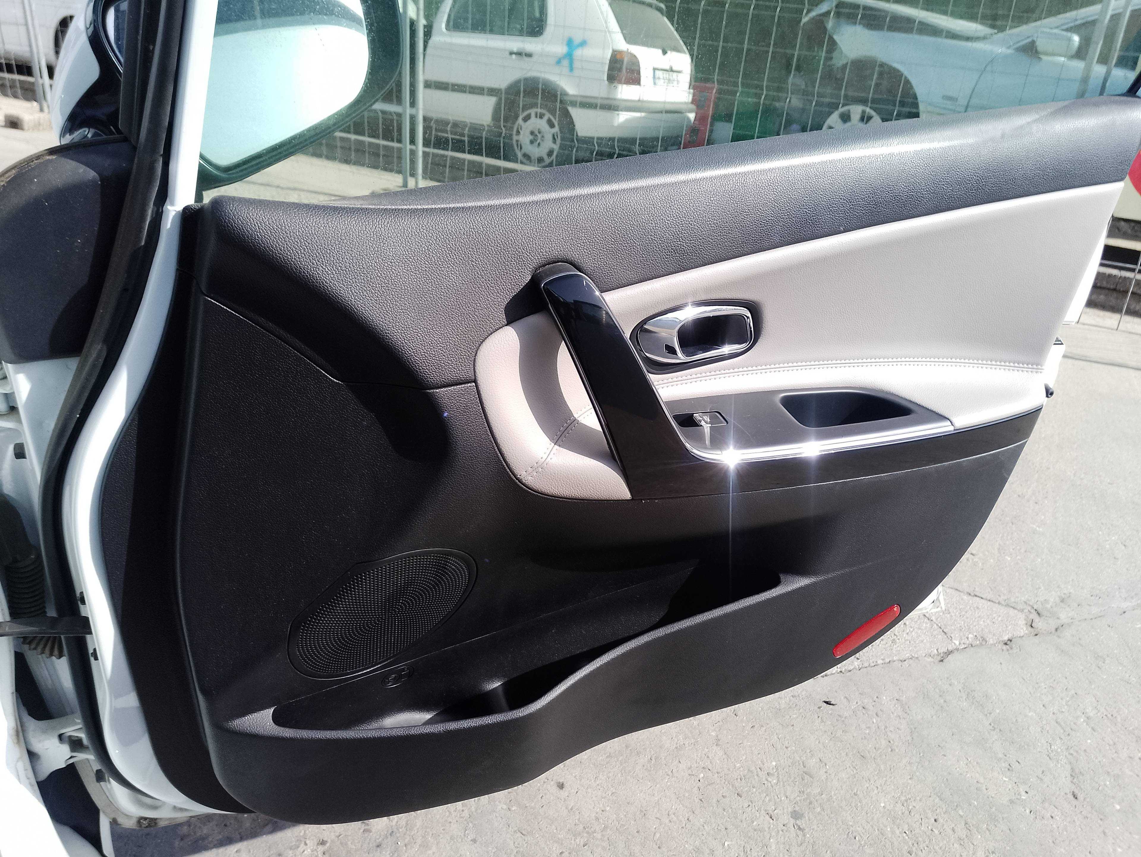 Recambio de guarnecido puerta delantera derecha para kia cee´d business referencia OEM IAM   