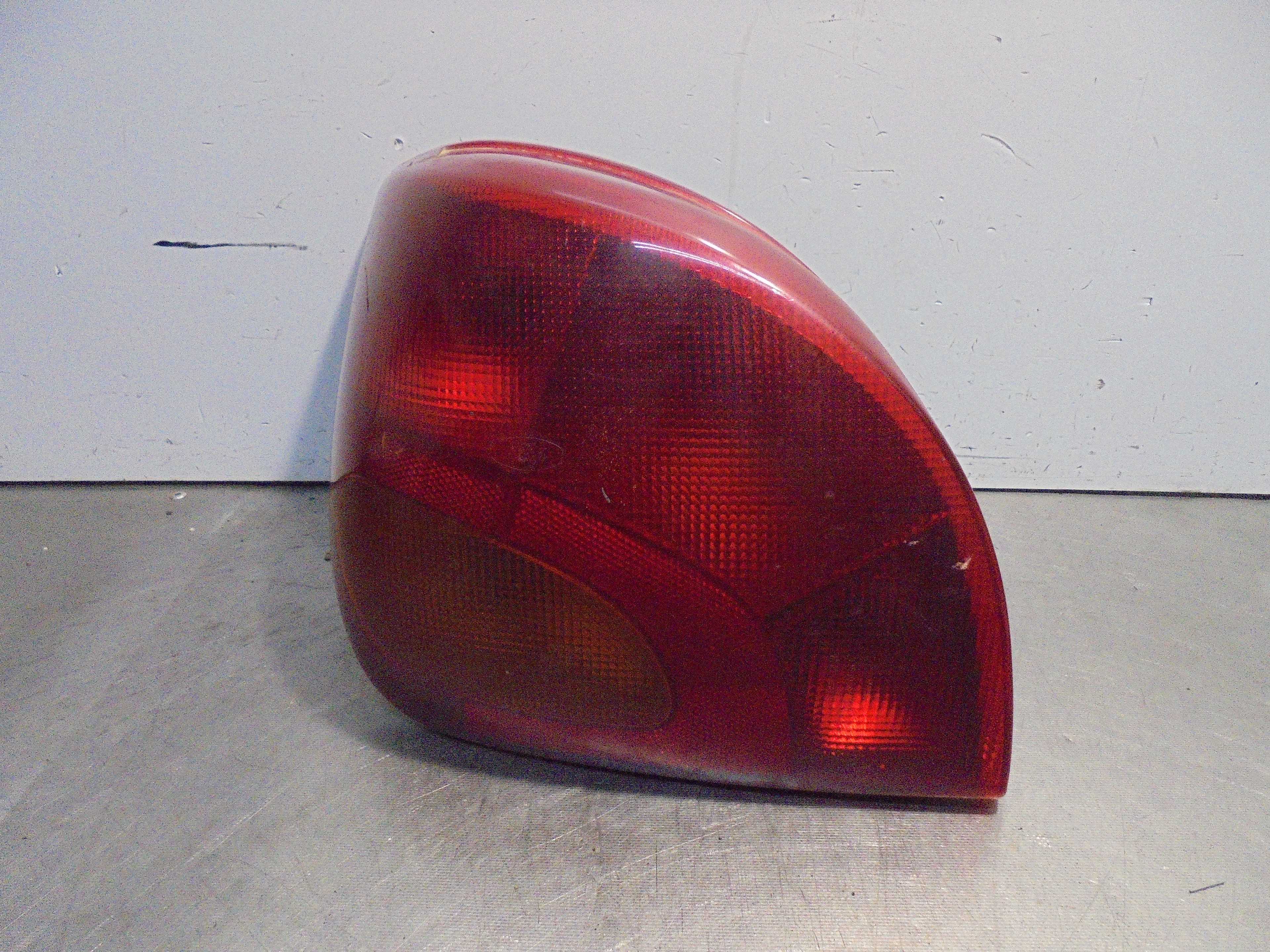 Recambio de piloto trasero izquierdo para ford fiesta berlina básico referencia OEM IAM 96FG13N004  