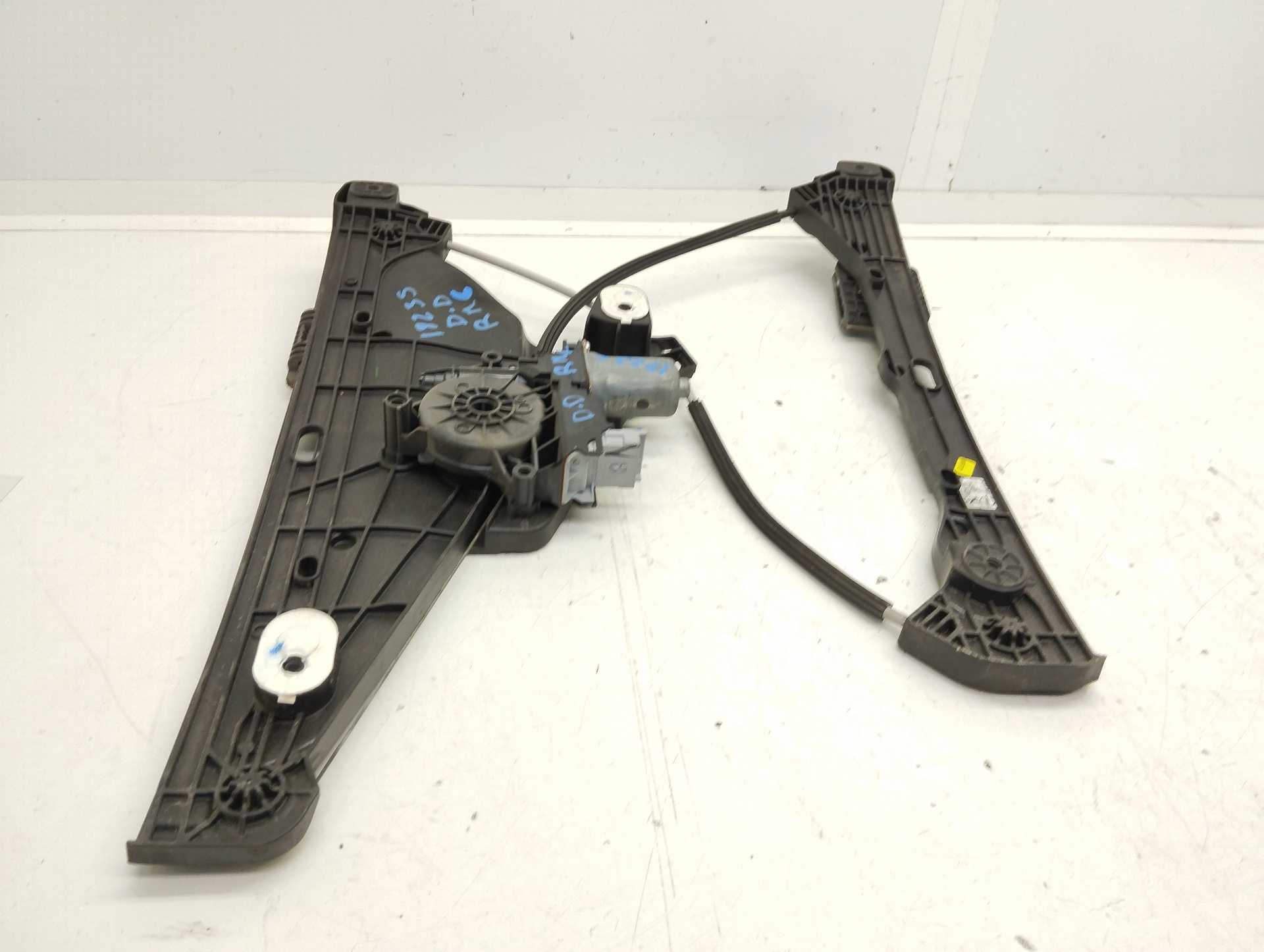 Recambio de elevalunas delantero derecho para opel corsa f edition referencia OEM IAM 982904338000 39182143 