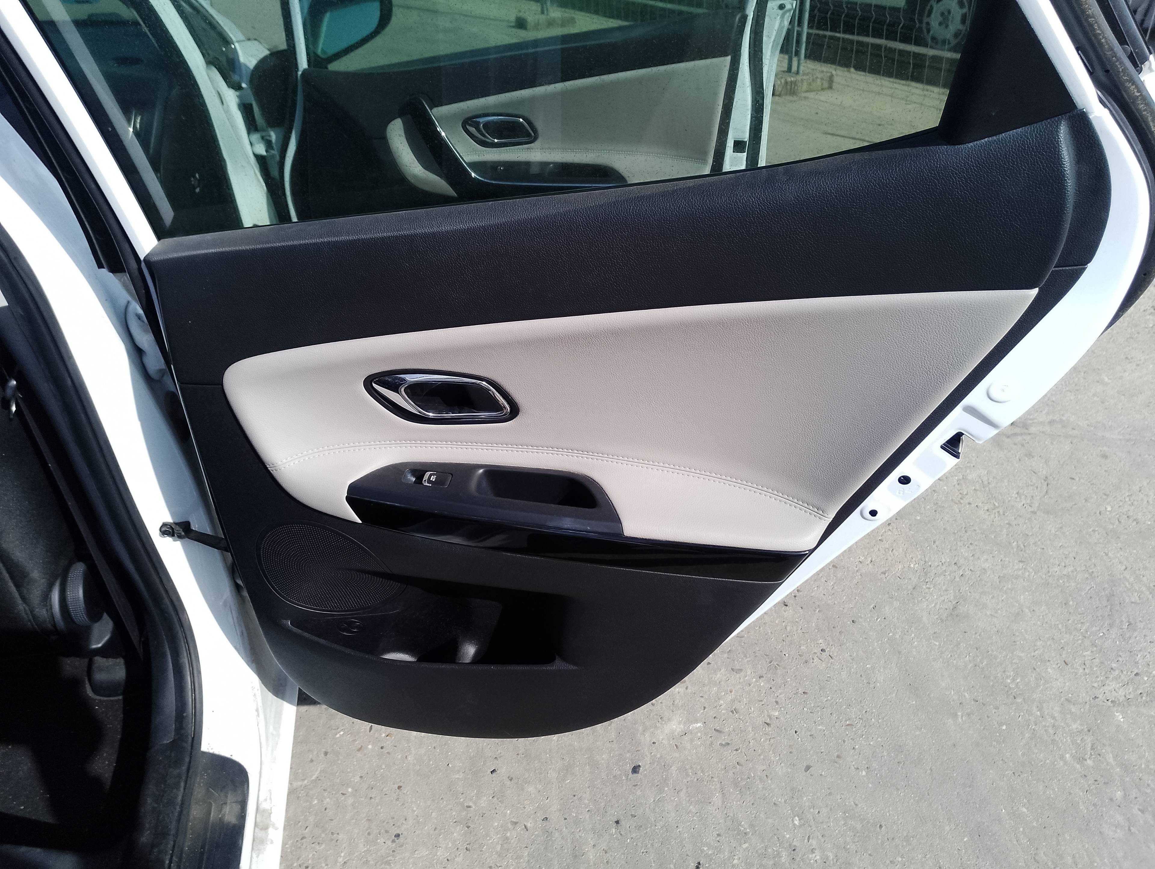 Recambio de guarnecido puerta trasera derecha para kia cee´d business referencia OEM IAM   