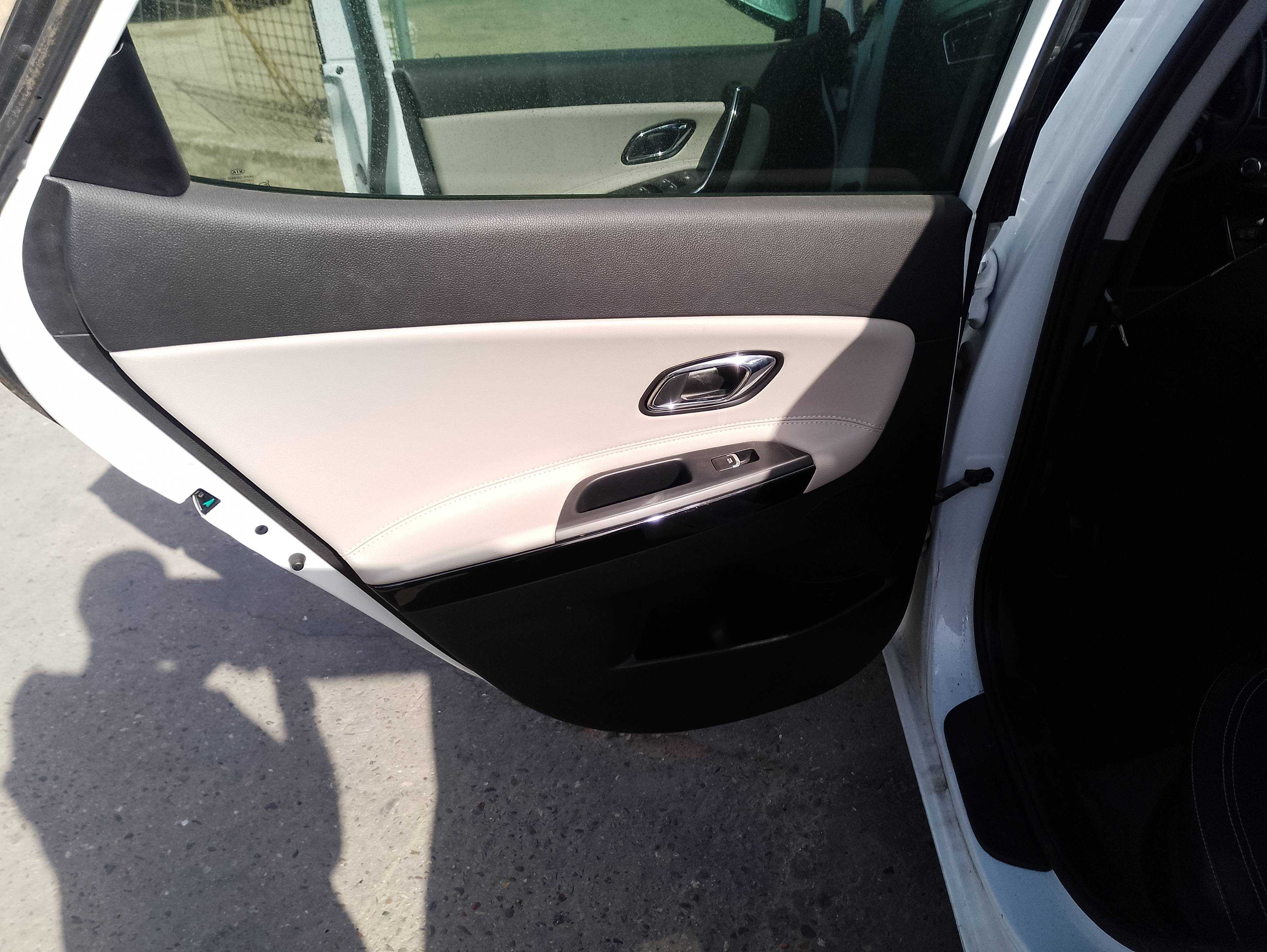 Recambio de guarnecido puerta trasera izquierda para kia cee´d business referencia OEM IAM   
