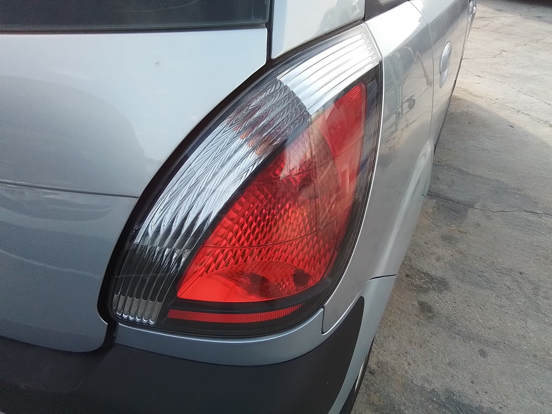Recambio de piloto trasero derecho para kia rio 1.4 cat referencia OEM IAM   