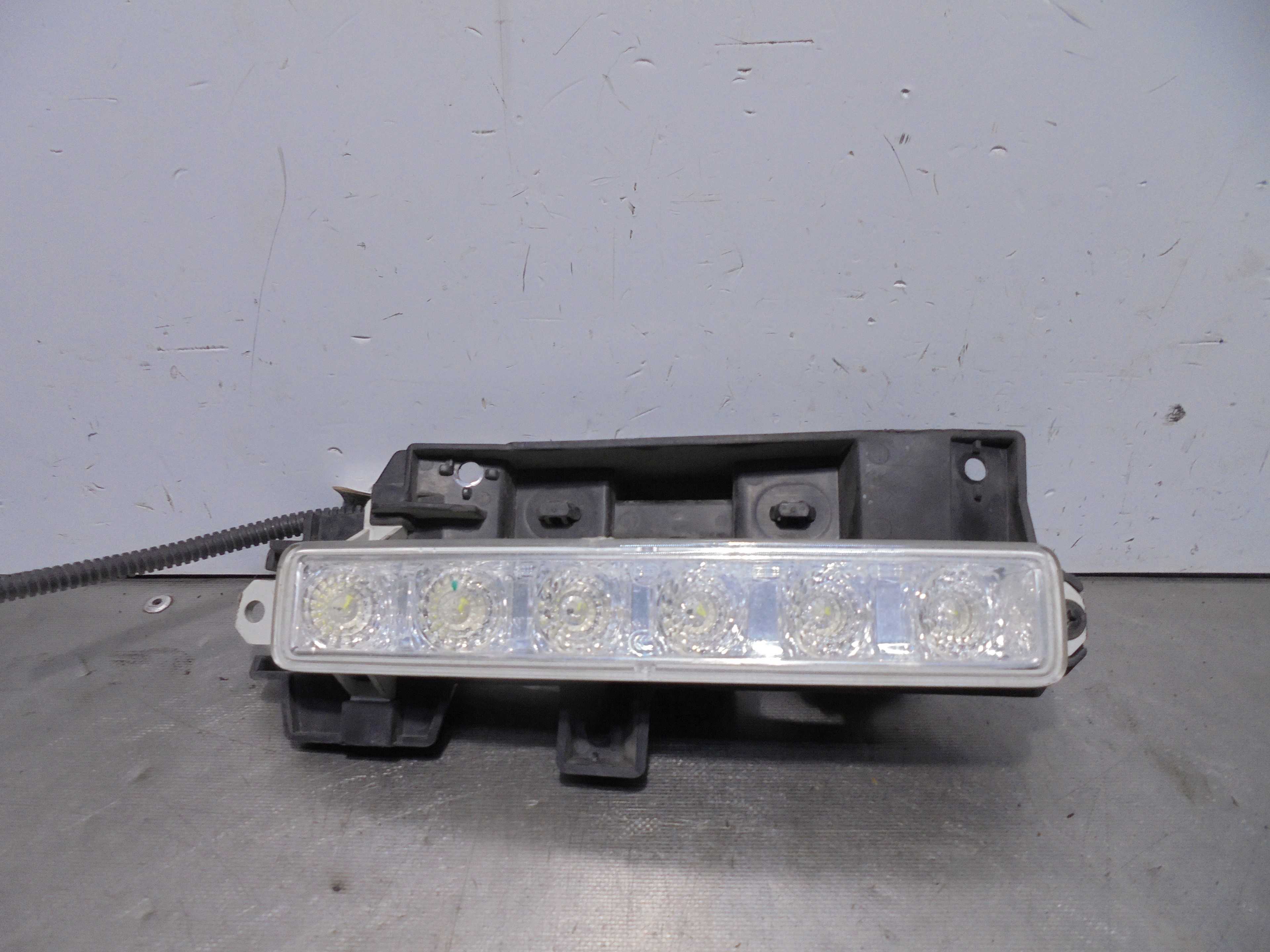 Recambio de faro izquierdo luz diurna para toyota aygo (kgb/wnb) básico referencia OEM IAM   