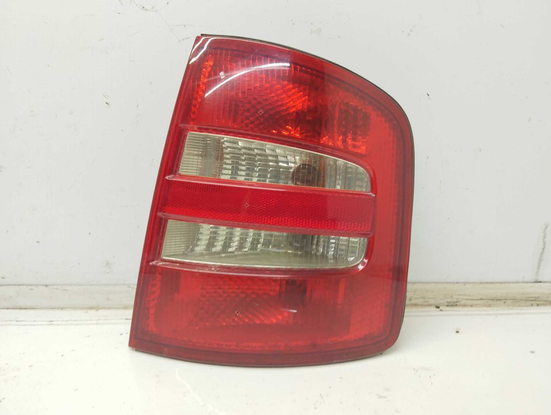 Recambio de piloto trasero derecho para skoda fabia (6y2/6y3) referencia OEM IAM 6Y9945112B  