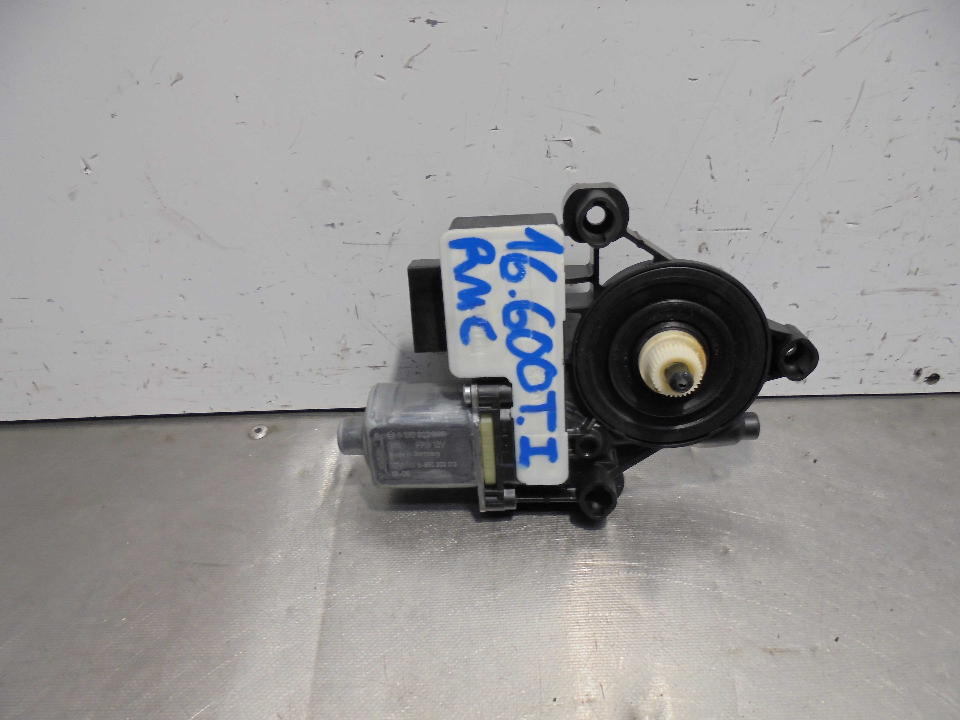 Recambio de motor elevalunas trasero izquierdo para seat arona fr referencia OEM IAM 5Q0959811D BOSCH 