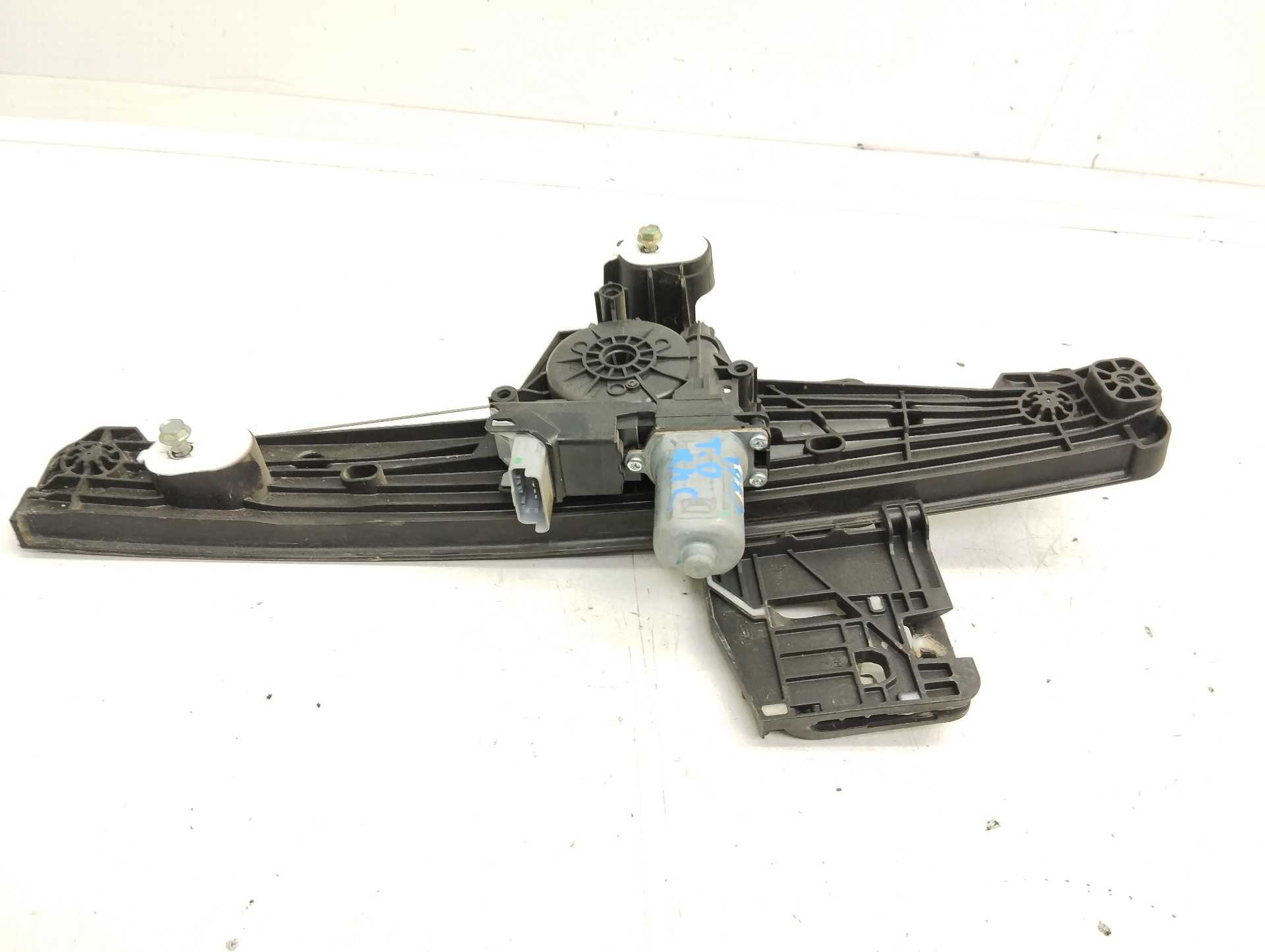 Recambio de elevalunas trasero derecho para opel corsa f edition referencia OEM IAM 9829045580 39182146 