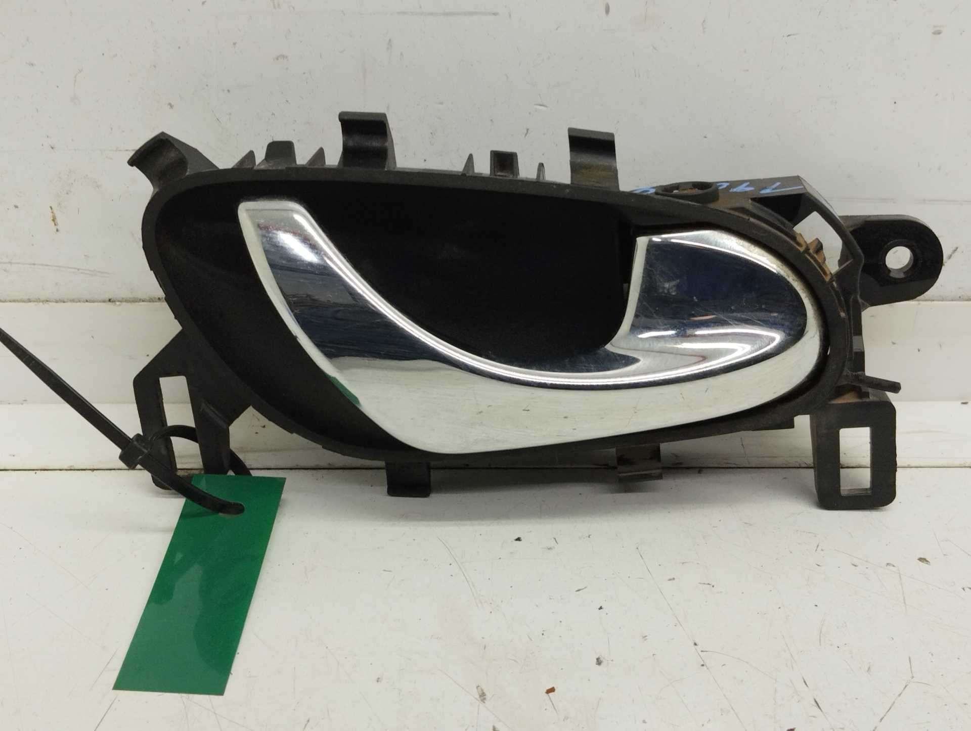 Recambio de maneta interior trasera derecha para renault kadjar bose edition referencia OEM IAM 806704EA  